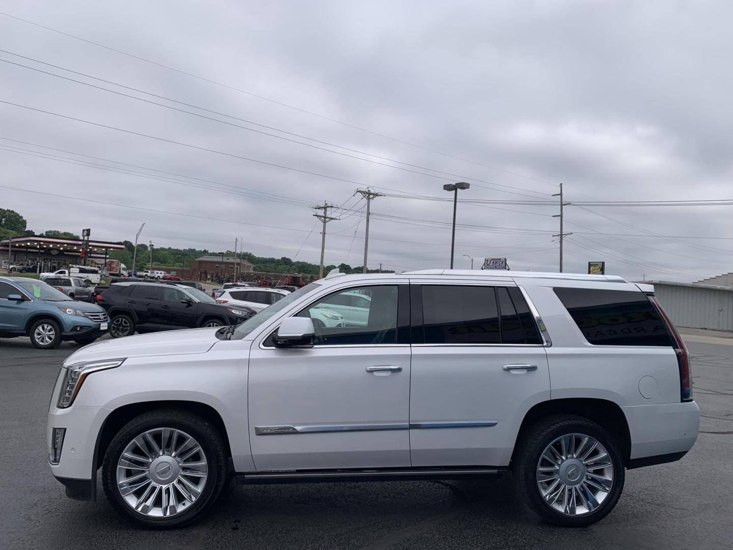2017 WHITE /BLACK Cadillac Escalade Platinum 4WD (1GYS4DKJ0HR) with an 6.2L V8 OHV 16V FFV engine, Automatic transmission, located at 506 S. Kingshighway, Cape Girardeau, MO, 63703, (573) 235-5000, 37.294991, -89.553635 - 2017 Cadillac Escalade Platinum 4WD 91,xxx miles One Owner Heated Seats Cooled Seats Massage Seats Rear Entertainment Bose Backup Cam 360 Camera Sunroof 4 wheel Drive Powered 3rd. Row Bluetooth Tilt Steering Wheel Power Windows/Locks/Mirrors Remote Start Keyless Entry We have fi - Photo#4