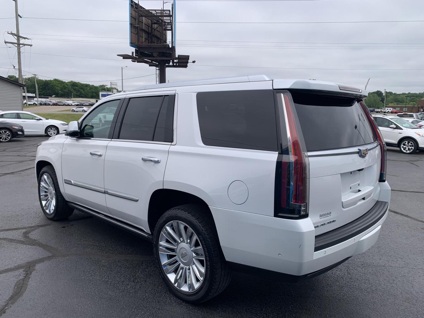 2017 WHITE /BLACK Cadillac Escalade Platinum 4WD (1GYS4DKJ0HR) with an 6.2L V8 OHV 16V FFV engine, Automatic transmission, located at 506 S. Kingshighway, Cape Girardeau, MO, 63703, (573) 235-5000, 37.294991, -89.553635 - 2017 Cadillac Escalade Platinum 4WD 91,xxx miles One Owner Heated Seats Cooled Seats Massage Seats Rear Entertainment Bose Backup Cam 360 Camera Sunroof 4 wheel Drive Powered 3rd. Row Bluetooth Tilt Steering Wheel Power Windows/Locks/Mirrors Remote Start Keyless Entry We have fi - Photo#5