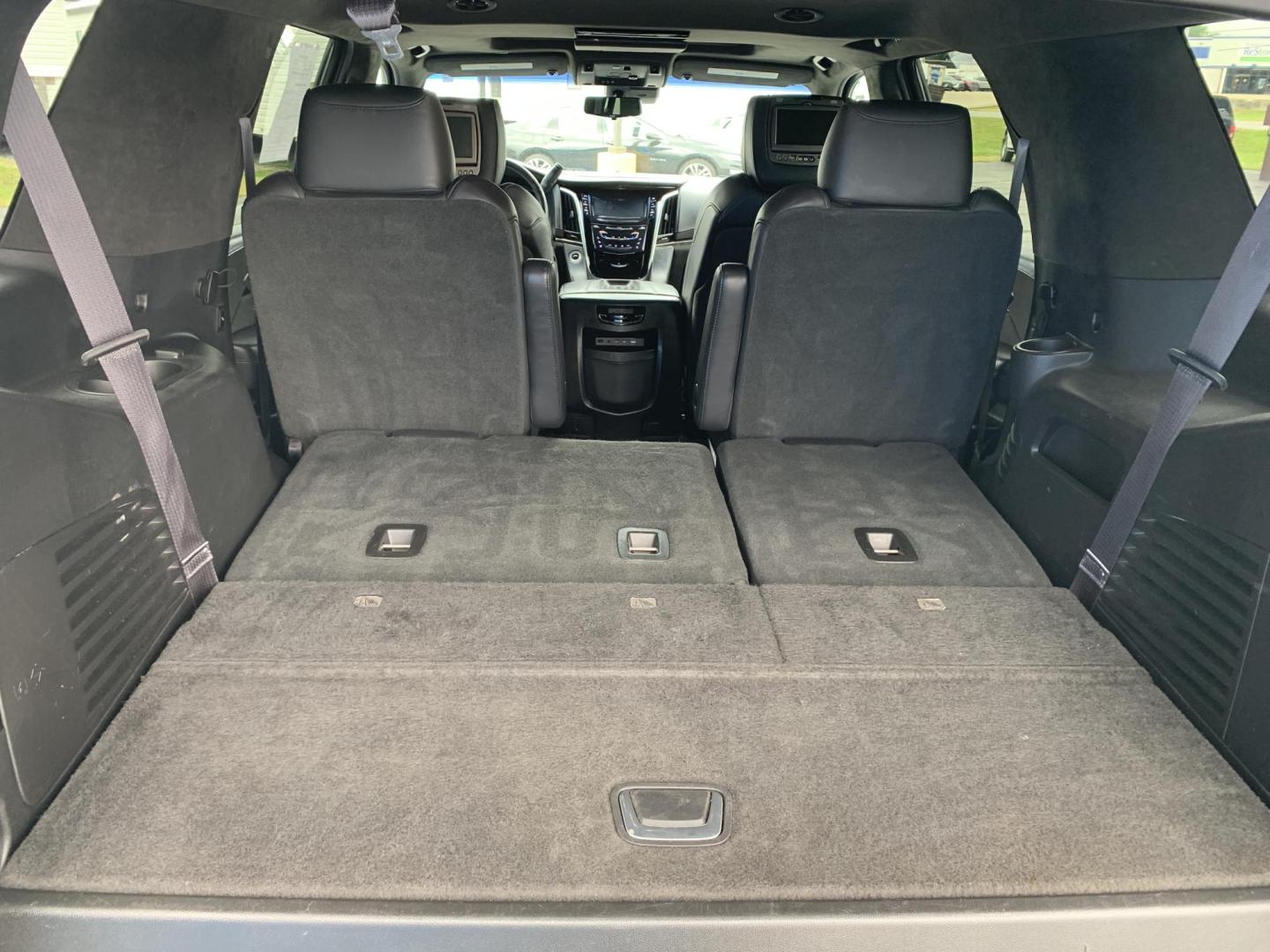 2017 WHITE /BLACK Cadillac Escalade Platinum 4WD (1GYS4DKJ0HR) with an 6.2L V8 OHV 16V FFV engine, Automatic transmission, located at 506 S. Kingshighway, Cape Girardeau, MO, 63703, (573) 235-5000, 37.294991, -89.553635 - 2017 Cadillac Escalade Platinum 4WD 91,xxx miles One Owner Heated Seats Cooled Seats Massage Seats Rear Entertainment Bose Backup Cam 360 Camera Sunroof 4 wheel Drive Powered 3rd. Row Bluetooth Tilt Steering Wheel Power Windows/Locks/Mirrors Remote Start Keyless Entry We have fi - Photo#9