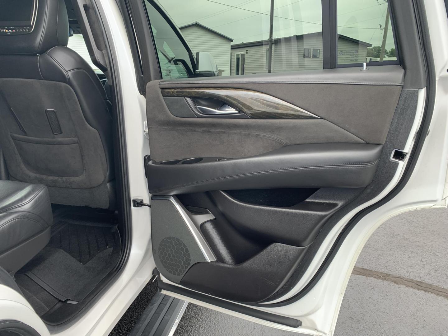 2017 WHITE /BLACK Cadillac Escalade Platinum 4WD (1GYS4DKJ0HR) with an 6.2L V8 OHV 16V FFV engine, Automatic transmission, located at 506 S. Kingshighway, Cape Girardeau, MO, 63703, (573) 235-5000, 37.294991, -89.553635 - 2017 Cadillac Escalade Platinum 4WD 91,xxx miles One Owner Heated Seats Cooled Seats Massage Seats Rear Entertainment Bose Backup Cam 360 Camera Sunroof 4 wheel Drive Powered 3rd. Row Bluetooth Tilt Steering Wheel Power Windows/Locks/Mirrors Remote Start Keyless Entry We have fi - Photo#16
