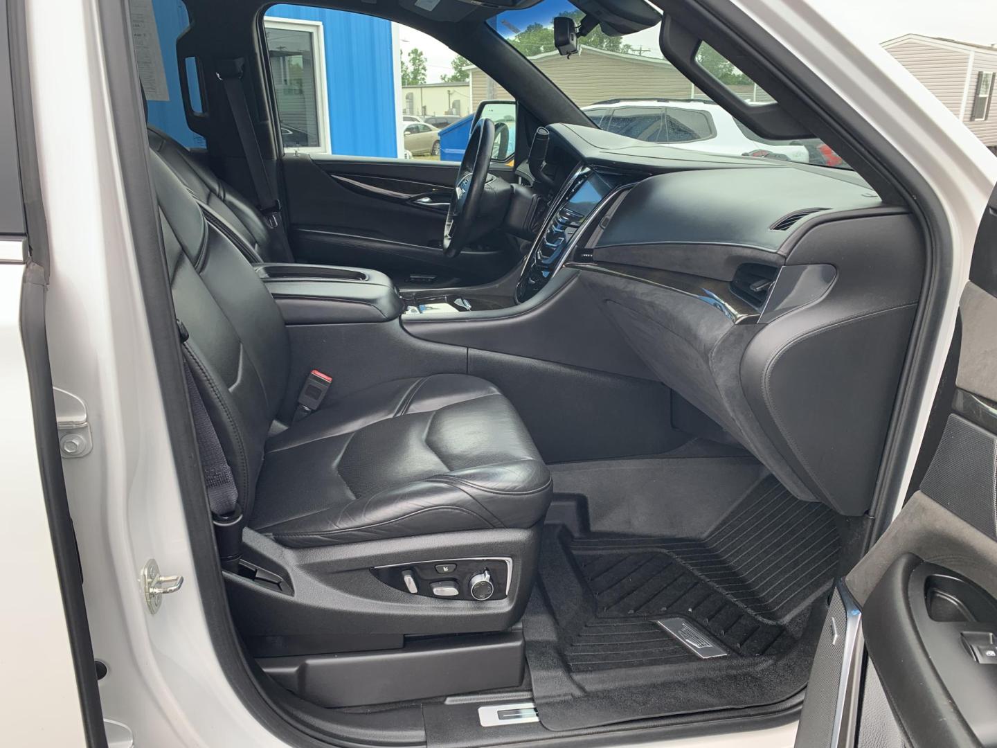 2017 WHITE /BLACK Cadillac Escalade Platinum 4WD (1GYS4DKJ0HR) with an 6.2L V8 OHV 16V FFV engine, Automatic transmission, located at 506 S. Kingshighway, Cape Girardeau, MO, 63703, (573) 235-5000, 37.294991, -89.553635 - 2017 Cadillac Escalade Platinum 4WD 91,xxx miles One Owner Heated Seats Cooled Seats Massage Seats Rear Entertainment Bose Backup Cam 360 Camera Sunroof 4 wheel Drive Powered 3rd. Row Bluetooth Tilt Steering Wheel Power Windows/Locks/Mirrors Remote Start Keyless Entry We have fi - Photo#15
