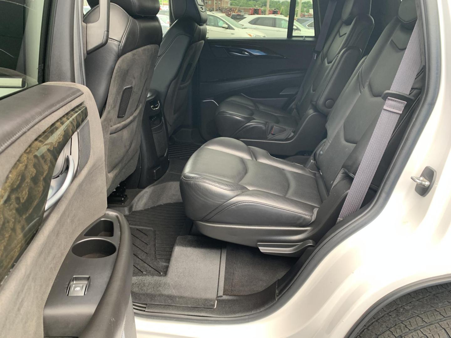2017 WHITE /BLACK Cadillac Escalade Platinum 4WD (1GYS4DKJ0HR) with an 6.2L V8 OHV 16V FFV engine, Automatic transmission, located at 506 S. Kingshighway, Cape Girardeau, MO, 63703, (573) 235-5000, 37.294991, -89.553635 - 2017 Cadillac Escalade Platinum 4WD 91,xxx miles One Owner Heated Seats Cooled Seats Massage Seats Rear Entertainment Bose Backup Cam 360 Camera Sunroof 4 wheel Drive Powered 3rd. Row Bluetooth Tilt Steering Wheel Power Windows/Locks/Mirrors Remote Start Keyless Entry We have fi - Photo#23