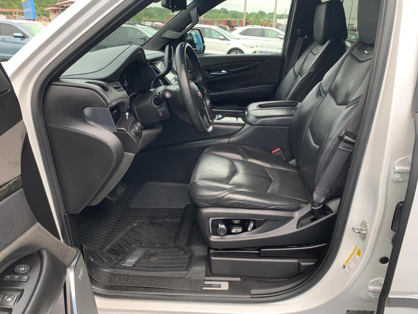 2017 WHITE /BLACK Cadillac Escalade Platinum 4WD (1GYS4DKJ0HR) with an 6.2L V8 OHV 16V FFV engine, Automatic transmission, located at 506 S. Kingshighway, Cape Girardeau, MO, 63703, (573) 235-5000, 37.294991, -89.553635 - 2017 Cadillac Escalade Platinum 4WD 91,xxx miles One Owner Heated Seats Cooled Seats Massage Seats Rear Entertainment Bose Backup Cam 360 Camera Sunroof 4 wheel Drive Powered 3rd. Row Bluetooth Tilt Steering Wheel Power Windows/Locks/Mirrors Remote Start Keyless Entry We have fi - Photo#27