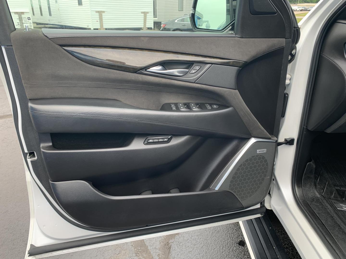 2017 WHITE /BLACK Cadillac Escalade Platinum 4WD (1GYS4DKJ0HR) with an 6.2L V8 OHV 16V FFV engine, Automatic transmission, located at 506 S. Kingshighway, Cape Girardeau, MO, 63703, (573) 235-5000, 37.294991, -89.553635 - 2017 Cadillac Escalade Platinum 4WD 91,xxx miles One Owner Heated Seats Cooled Seats Massage Seats Rear Entertainment Bose Backup Cam 360 Camera Sunroof 4 wheel Drive Powered 3rd. Row Bluetooth Tilt Steering Wheel Power Windows/Locks/Mirrors Remote Start Keyless Entry We have fi - Photo#26