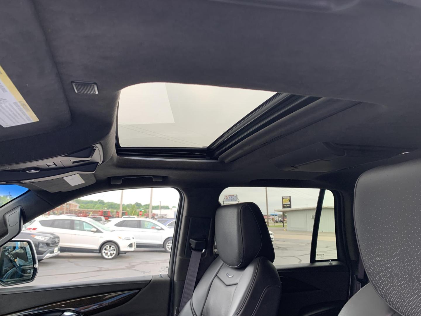 2017 WHITE /BLACK Cadillac Escalade Platinum 4WD (1GYS4DKJ0HR) with an 6.2L V8 OHV 16V FFV engine, Automatic transmission, located at 506 S. Kingshighway, Cape Girardeau, MO, 63703, (573) 235-5000, 37.294991, -89.553635 - 2017 Cadillac Escalade Platinum 4WD 91,xxx miles One Owner Heated Seats Cooled Seats Massage Seats Rear Entertainment Bose Backup Cam 360 Camera Sunroof 4 wheel Drive Powered 3rd. Row Bluetooth Tilt Steering Wheel Power Windows/Locks/Mirrors Remote Start Keyless Entry We have fi - Photo#29