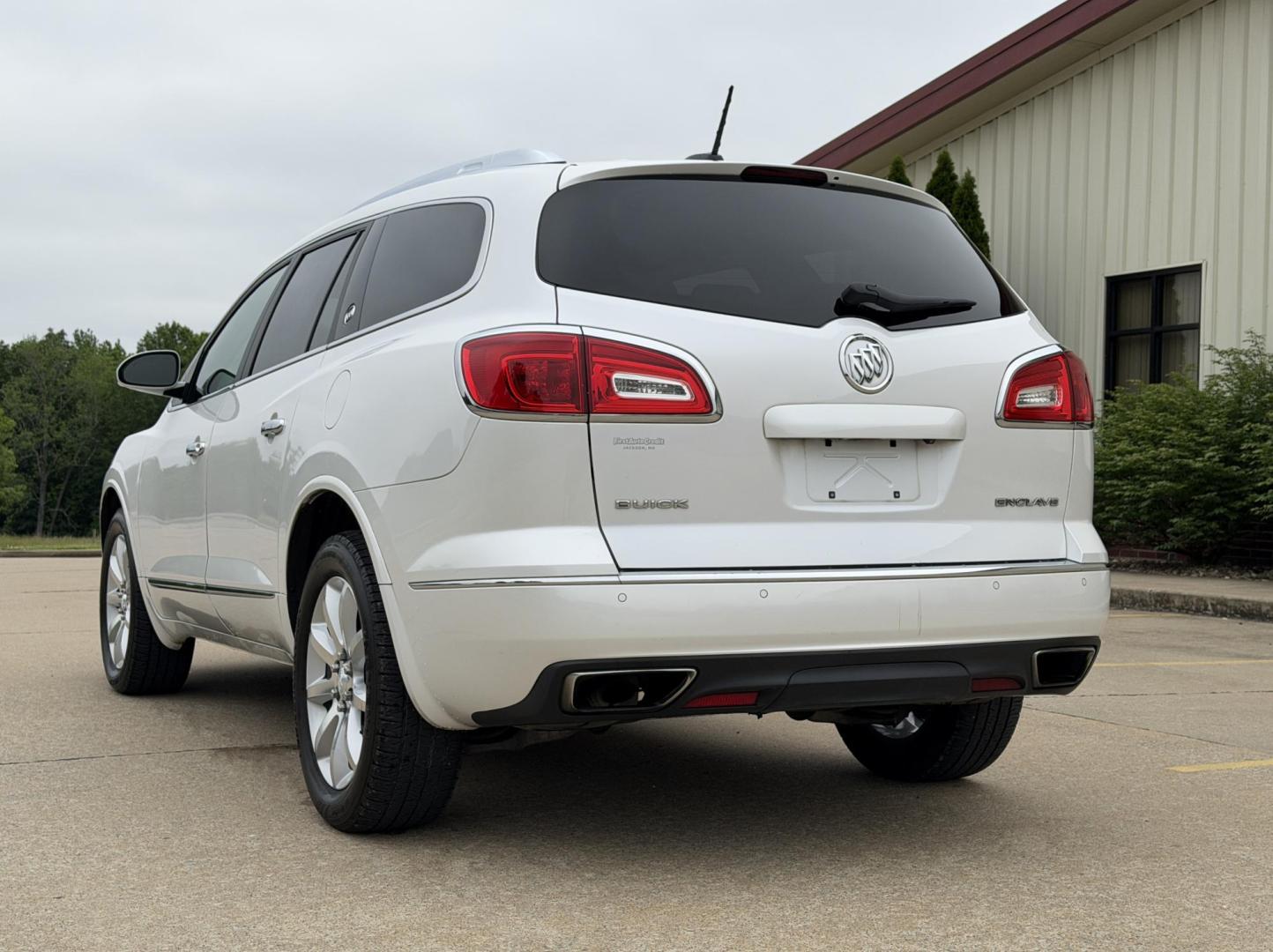 2017 WHITE /Gray Buick Enclave Premium FWD (5GAKRCKD7HJ) with an 3.6L V6 engine, Automatic transmission, located at 2990 Old Orchard Rd., Jackson, MO, 63755, 37.354214, -89.612106 - 2017 Buick Enclave Premium 1-Owner 90xxx miles Front Wheel Drive 3.6L V6 Automatic Leather 3rd Row Navigation Power/Heated/Cooled Seats Heated Steering Wheel Backup Camera Sunroof Bluetooth Remote Start Cruise Power Windows/Locks/Mirrors We have financing available and we accept tra - Photo#12