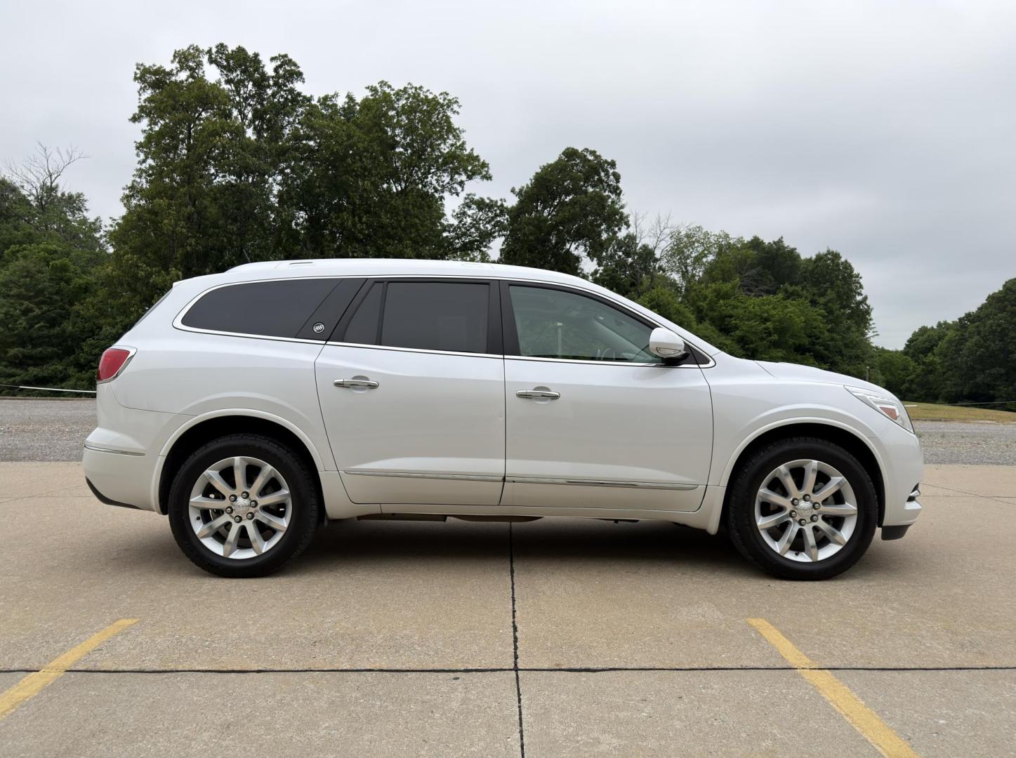 2017 WHITE /Gray Buick Enclave Premium FWD (5GAKRCKD7HJ) with an 3.6L V6 engine, Automatic transmission, located at 2990 Old Orchard Rd., Jackson, MO, 63755, 37.354214, -89.612106 - 2017 Buick Enclave Premium 1-Owner 90xxx miles Front Wheel Drive 3.6L V6 Automatic Leather 3rd Row Navigation Power/Heated/Cooled Seats Heated Steering Wheel Backup Camera Sunroof Bluetooth Remote Start Cruise Power Windows/Locks/Mirrors We have financing available and we accept tra - Photo#10