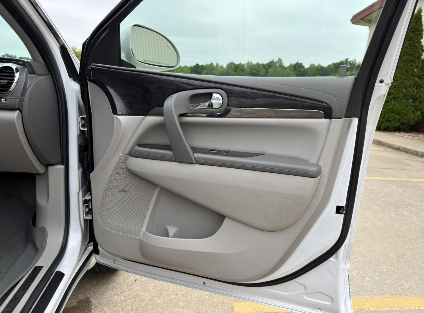 2017 WHITE /Gray Buick Enclave Premium FWD (5GAKRCKD7HJ) with an 3.6L V6 engine, Automatic transmission, located at 2990 Old Orchard Rd., Jackson, MO, 63755, 37.354214, -89.612106 - 2017 Buick Enclave Premium 1-Owner 90xxx miles Front Wheel Drive 3.6L V6 Automatic Leather 3rd Row Navigation Power/Heated/Cooled Seats Heated Steering Wheel Backup Camera Sunroof Bluetooth Remote Start Cruise Power Windows/Locks/Mirrors We have financing available and we accept tra - Photo#17