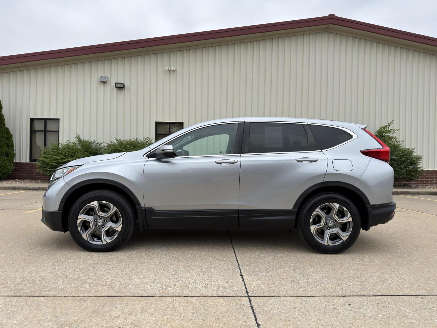 2017 SILVER /Gray Honda CR-V EX AWD (5J6RW2H56HL) with an 1.5L 4 Cyl. engine, CVT transmission, located at 2990 Old Orchard Rd., Jackson, MO, 63755, 37.354214, -89.612106 - 2017 Honda CR-V EX-L 117xxx miles All Wheel Drive 1.5L 4 Cyl. Automatic Backup Camera Power Driver Seat Heated Seats Sunroof Bluetooth Remote Start Cruise Power Windows/Locks/Mirrors We have financing available and we accept trades! Fill out a credit application on our website or come b - Photo#8
