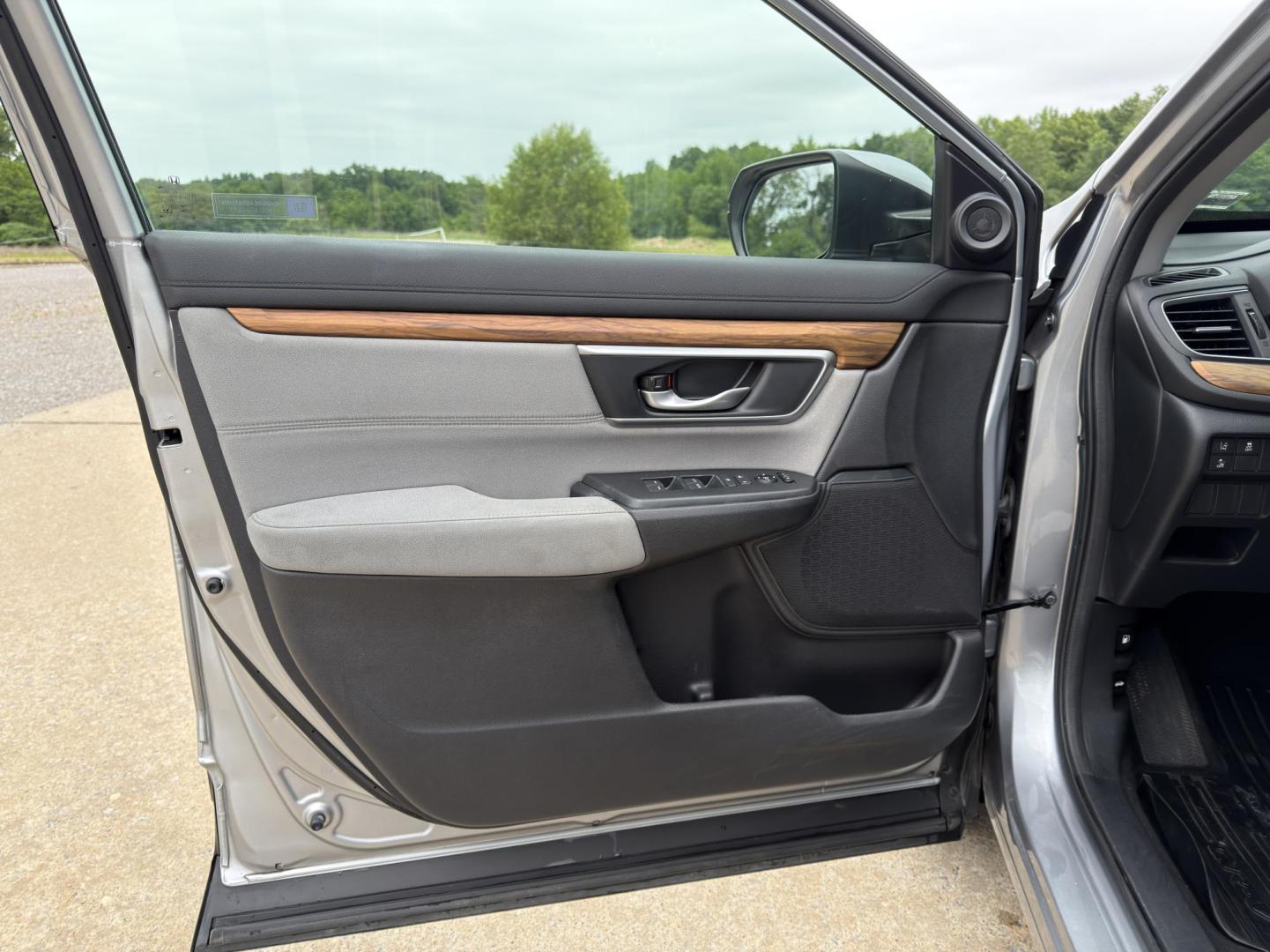2017 SILVER /Gray Honda CR-V EX AWD (5J6RW2H56HL) with an 1.5L 4 Cyl. engine, CVT transmission, located at 2990 Old Orchard Rd., Jackson, MO, 63755, 37.354214, -89.612106 - 2017 Honda CR-V EX-L 117xxx miles All Wheel Drive 1.5L 4 Cyl. Automatic Backup Camera Power Driver Seat Heated Seats Sunroof Bluetooth Remote Start Cruise Power Windows/Locks/Mirrors We have financing available and we accept trades! Fill out a credit application on our website or come b - Photo#14