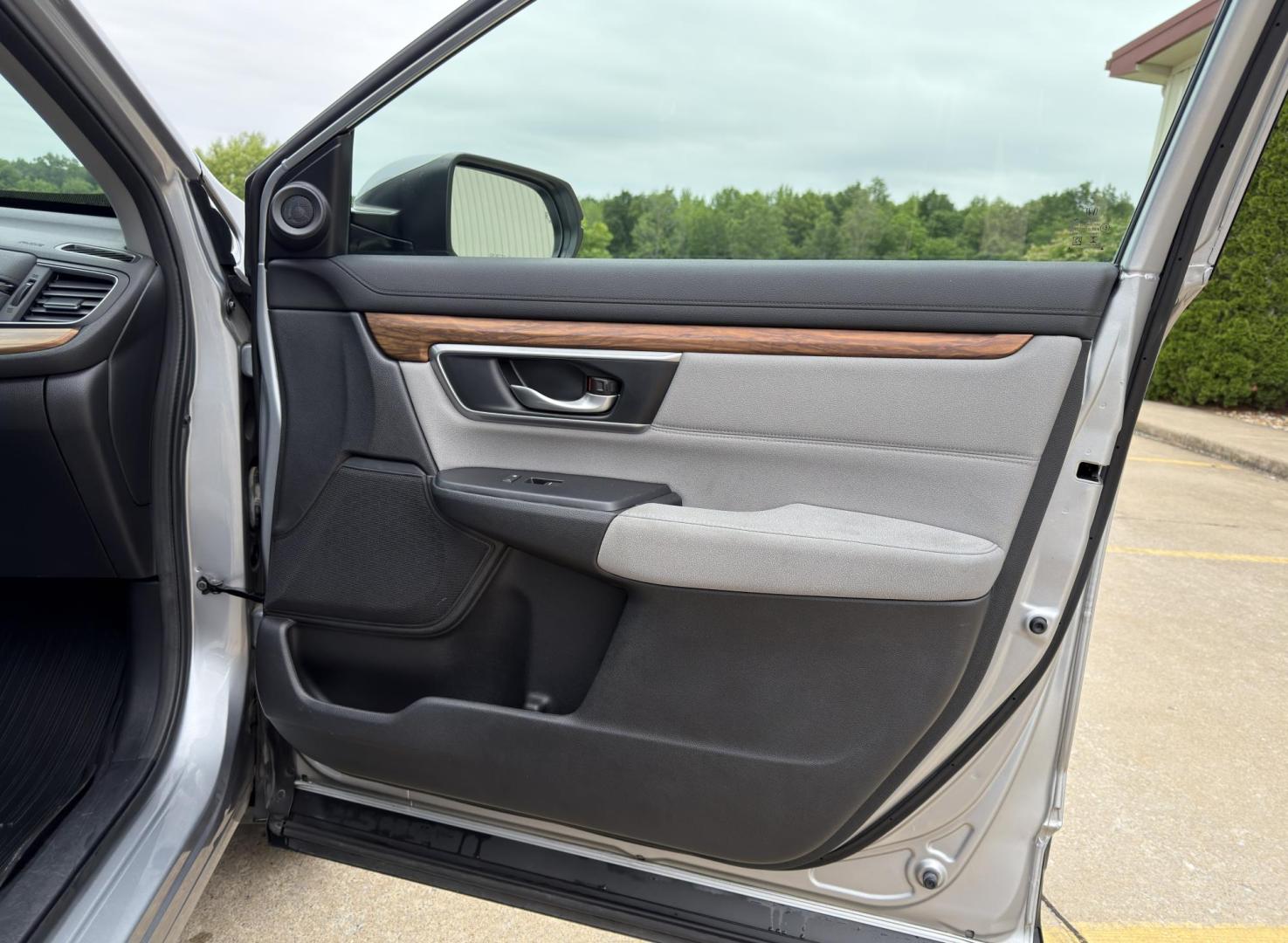 2017 SILVER /Gray Honda CR-V EX AWD (5J6RW2H56HL) with an 1.5L 4 Cyl. engine, CVT transmission, located at 2990 Old Orchard Rd., Jackson, MO, 63755, 37.354214, -89.612106 - 2017 Honda CR-V EX-L 117xxx miles All Wheel Drive 1.5L 4 Cyl. Automatic Backup Camera Power Driver Seat Heated Seats Sunroof Bluetooth Remote Start Cruise Power Windows/Locks/Mirrors We have financing available and we accept trades! Fill out a credit application on our website or come b - Photo#16