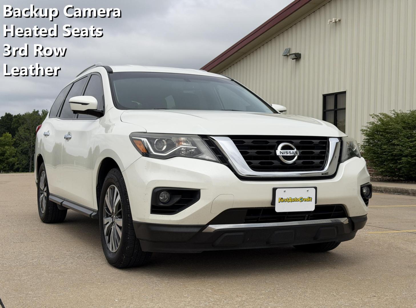 2017 Nissan Pathfinder SL 2WD's photo
