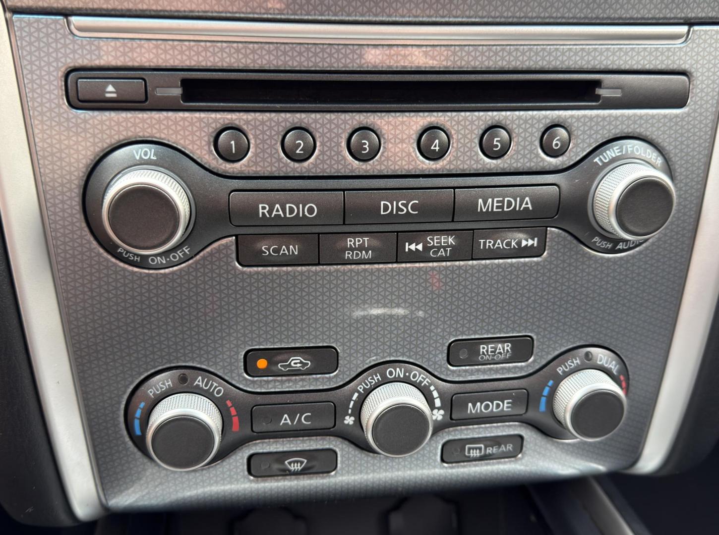 2017 WHITE /Black Nissan Pathfinder SL 2WD (5N1DR2MN6HC) with an 3.5L V6 engine, CVT transmission, located at 2990 Old Orchard Rd., Jackson, MO, 63755, 37.354214, -89.612106 - 2017 Nissan Pathfinder SL 132xxx miles Front Wheel Drive 3.5L V6 Automatic Leather 3rd Row Backup Camera Power/Heated Seats Heated Rear Seats Heated Steering Wheel Bluetooth Remote Start Cruise Power Windows/Locks/Mirrors We have financing available and we accept trades! Fill out a cr - Photo#32