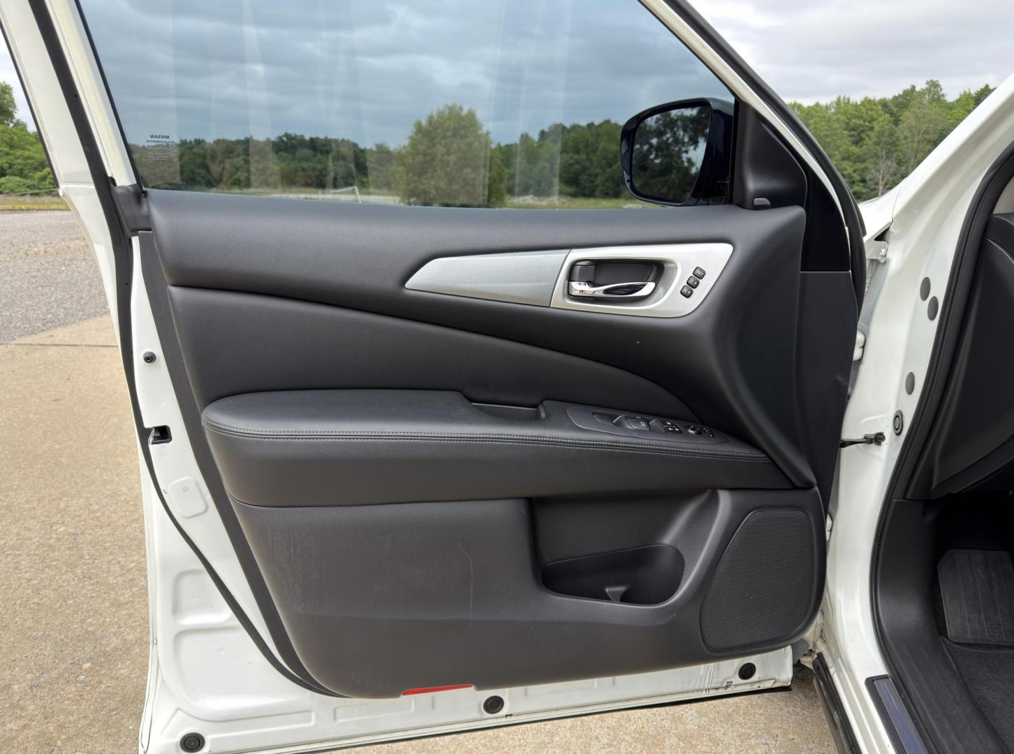 2017 WHITE /Black Nissan Pathfinder SL 2WD (5N1DR2MN6HC) with an 3.5L V6 engine, CVT transmission, located at 2990 Old Orchard Rd., Jackson, MO, 63755, 37.354214, -89.612106 - 2017 Nissan Pathfinder SL 132xxx miles Front Wheel Drive 3.5L V6 Automatic Leather 3rd Row Backup Camera Power/Heated Seats Heated Rear Seats Heated Steering Wheel Bluetooth Remote Start Cruise Power Windows/Locks/Mirrors We have financing available and we accept trades! Fill out a cr - Photo#14