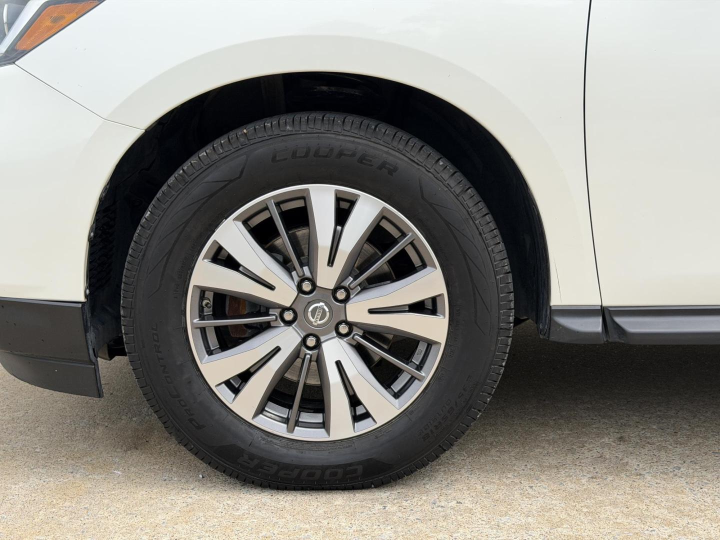 2017 WHITE /Black Nissan Pathfinder SL 2WD (5N1DR2MN6HC) with an 3.5L V6 engine, CVT transmission, located at 2990 Old Orchard Rd., Jackson, MO, 63755, 37.354214, -89.612106 - 2017 Nissan Pathfinder SL 132xxx miles Front Wheel Drive 3.5L V6 Automatic Leather 3rd Row Backup Camera Power/Heated Seats Heated Rear Seats Heated Steering Wheel Bluetooth Remote Start Cruise Power Windows/Locks/Mirrors We have financing available and we accept trades! Fill out a cr - Photo#41