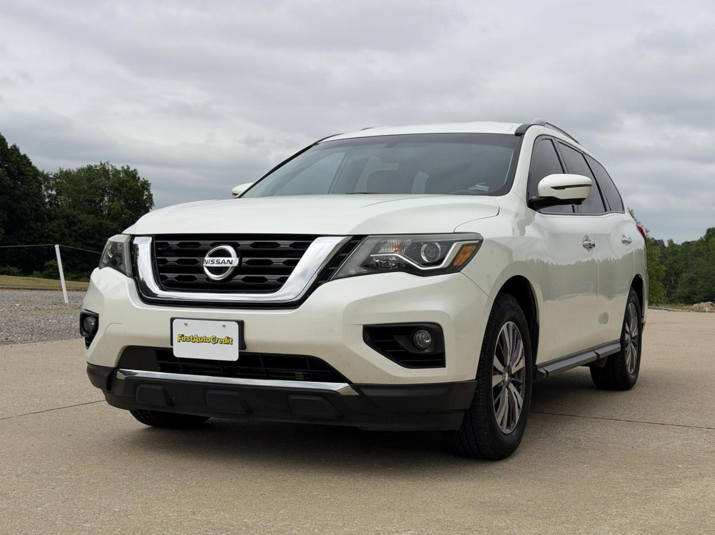 2017 WHITE /Black Nissan Pathfinder SL 2WD (5N1DR2MN6HC) with an 3.5L V6 engine, CVT transmission, located at 2990 Old Orchard Rd., Jackson, MO, 63755, 37.354214, -89.612106 - 2017 Nissan Pathfinder SL 132xxx miles Front Wheel Drive 3.5L V6 Automatic Leather 3rd Row Backup Camera Power/Heated Seats Heated Rear Seats Heated Steering Wheel Bluetooth Remote Start Cruise Power Windows/Locks/Mirrors We have financing available and we accept trades! Fill out a cr - Photo#8