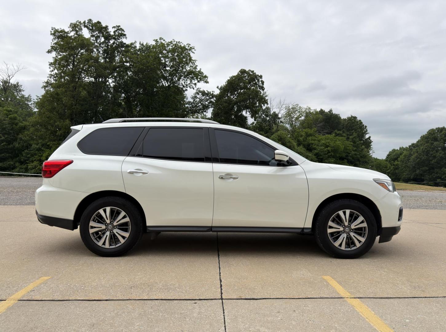 2017 WHITE /Black Nissan Pathfinder SL 2WD (5N1DR2MN6HC) with an 3.5L V6 engine, CVT transmission, located at 2990 Old Orchard Rd., Jackson, MO, 63755, 37.354214, -89.612106 - 2017 Nissan Pathfinder SL 132xxx miles Front Wheel Drive 3.5L V6 Automatic Leather 3rd Row Backup Camera Power/Heated Seats Heated Rear Seats Heated Steering Wheel Bluetooth Remote Start Cruise Power Windows/Locks/Mirrors We have financing available and we accept trades! Fill out a cr - Photo#9