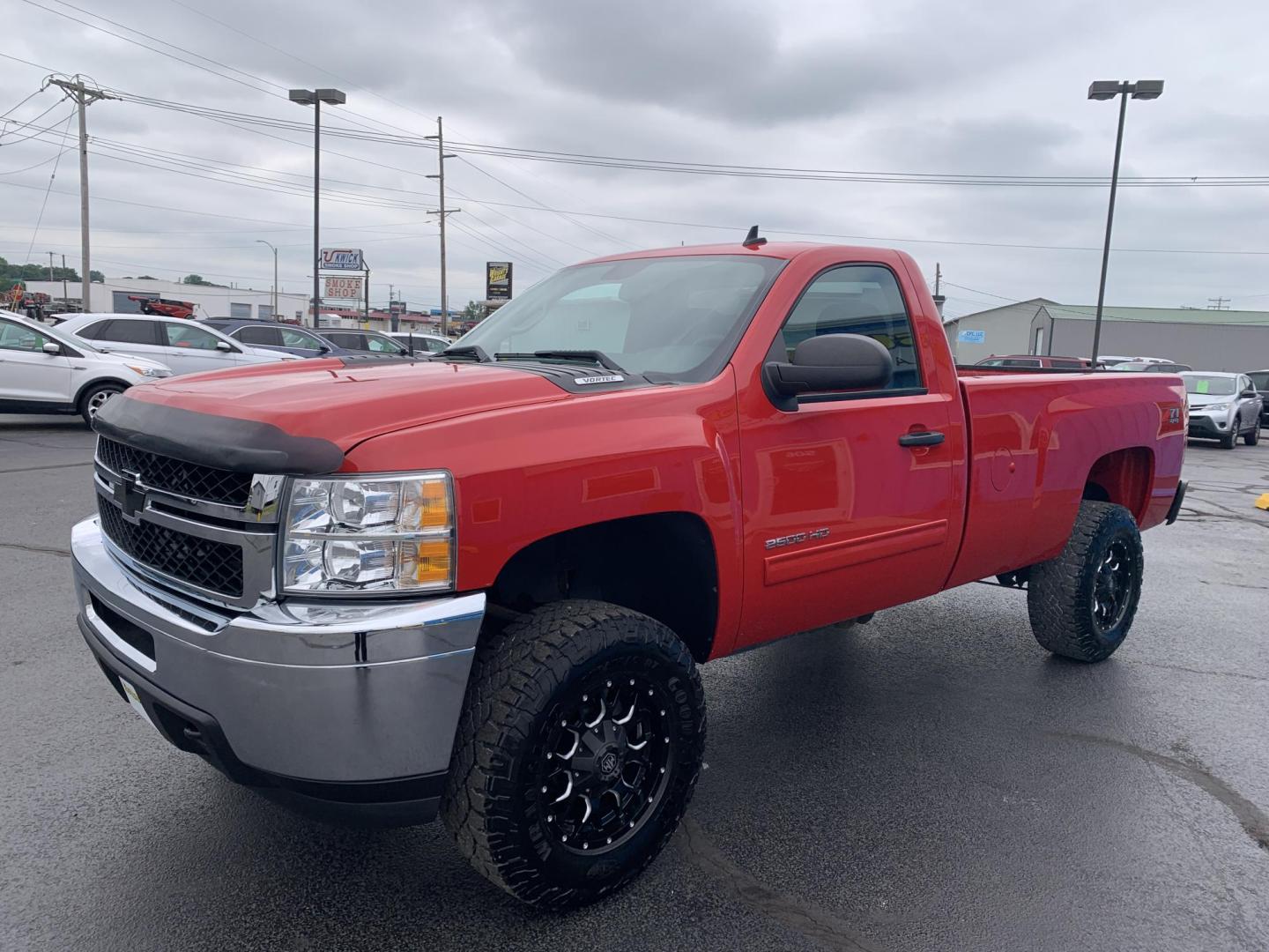 2013 RED /BLACK Chevrolet Silverado 2500HD LT Long Box 4WD (1GC0KXCG2DF) with an 6.0L V8 OHV 16V FFV engine, Automatic transmission, located at 506 S. Kingshighway, Cape Girardeau, MO, 63703, (573) 235-5000, 37.294991, -89.553635 - 2013 Chevrolet Silverado 2500HD LT Long Box 4WD 115,xxx miles 4 wheel drive Cruise Power windows/locks/door We have financing available and we accept trades! Fill out a credit application on our website or come by today! If you have any questions, give us a call at (573) 235-5000 or visit our - Photo#3