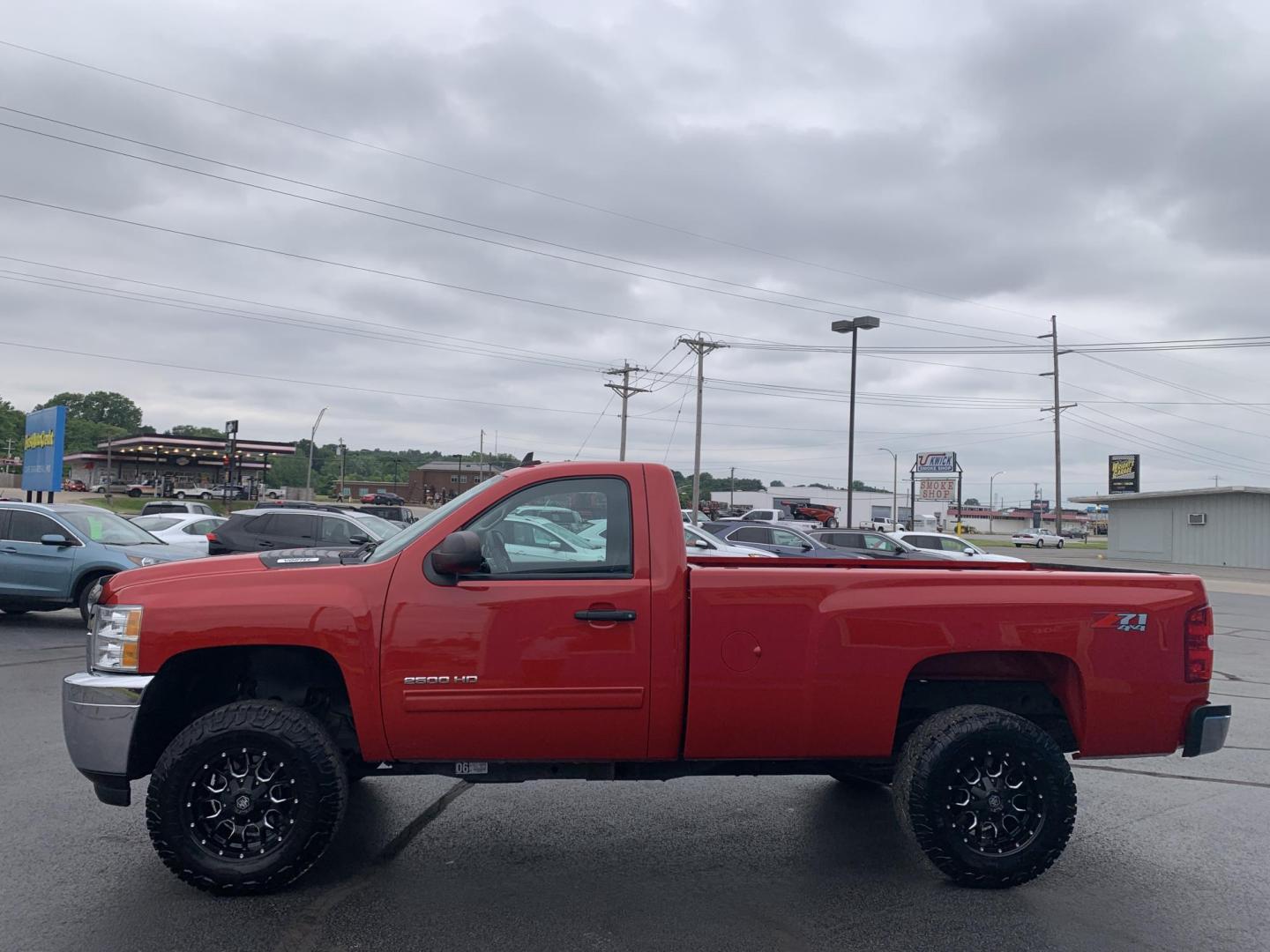 2013 RED /BLACK Chevrolet Silverado 2500HD LT Long Box 4WD (1GC0KXCG2DF) with an 6.0L V8 OHV 16V FFV engine, Automatic transmission, located at 506 S. Kingshighway, Cape Girardeau, MO, 63703, (573) 235-5000, 37.294991, -89.553635 - 2013 Chevrolet Silverado 2500HD LT Long Box 4WD 115,xxx miles 4 wheel drive Cruise Power windows/locks/door We have financing available and we accept trades! Fill out a credit application on our website or come by today! If you have any questions, give us a call at (573) 235-5000 or visit our - Photo#4