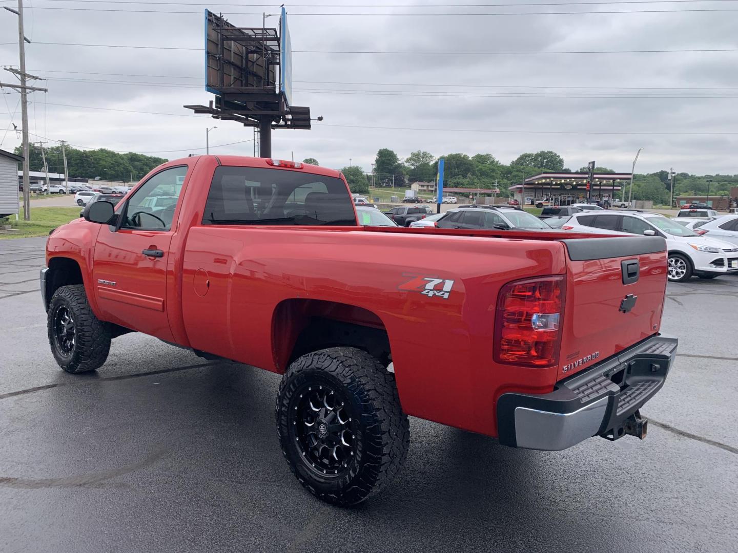 2013 RED /BLACK Chevrolet Silverado 2500HD LT Long Box 4WD (1GC0KXCG2DF) with an 6.0L V8 OHV 16V FFV engine, Automatic transmission, located at 506 S. Kingshighway, Cape Girardeau, MO, 63703, (573) 235-5000, 37.294991, -89.553635 - 2013 Chevrolet Silverado 2500HD LT Long Box 4WD 115,xxx miles 4 wheel drive Cruise Power windows/locks/door We have financing available and we accept trades! Fill out a credit application on our website or come by today! If you have any questions, give us a call at (573) 235-5000 or visit our - Photo#5