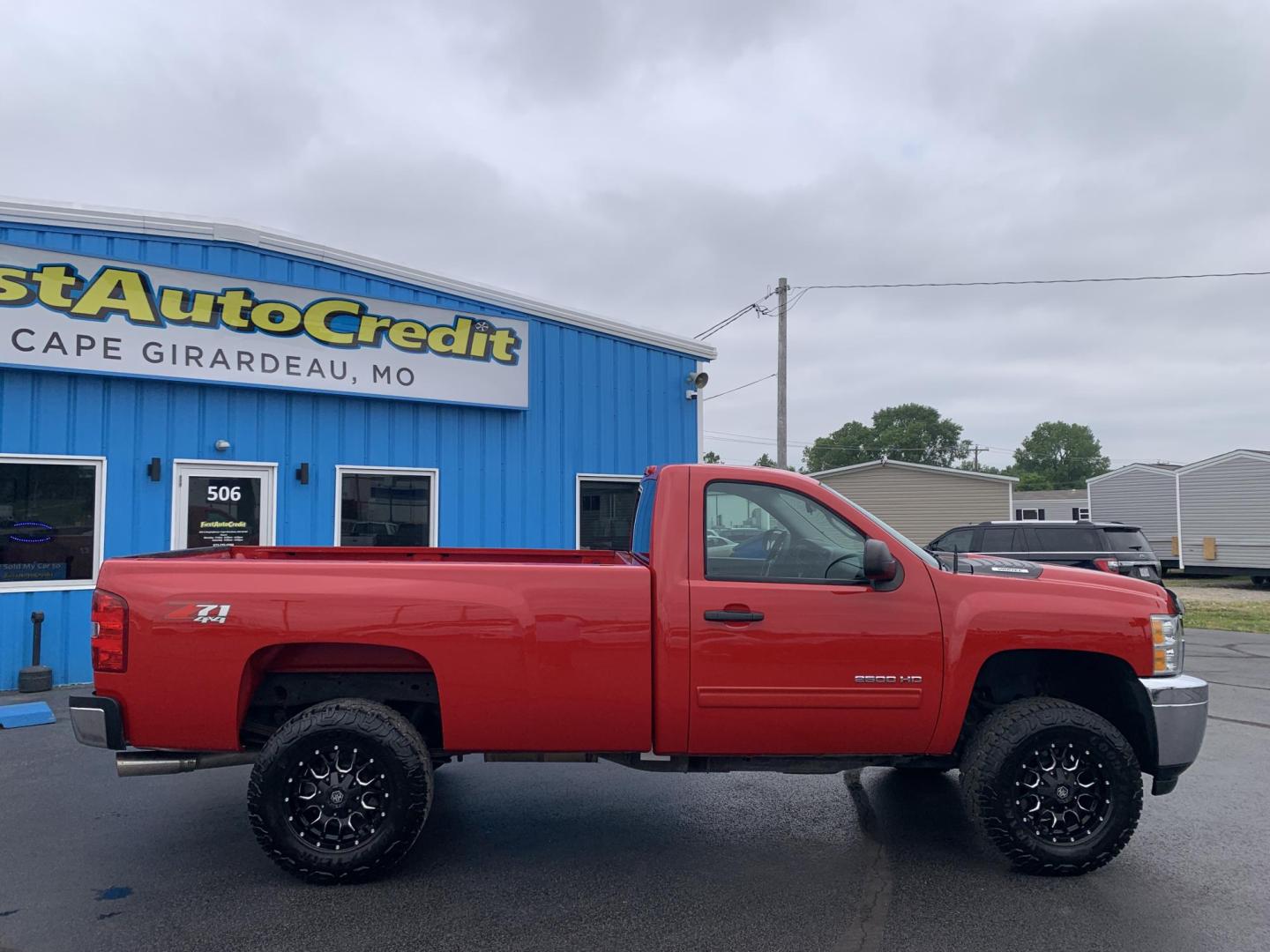 2013 RED /BLACK Chevrolet Silverado 2500HD LT Long Box 4WD (1GC0KXCG2DF) with an 6.0L V8 OHV 16V FFV engine, Automatic transmission, located at 506 S. Kingshighway, Cape Girardeau, MO, 63703, (573) 235-5000, 37.294991, -89.553635 - 2013 Chevrolet Silverado 2500HD LT Long Box 4WD 115,xxx miles 4 wheel drive Cruise Power windows/locks/door We have financing available and we accept trades! Fill out a credit application on our website or come by today! If you have any questions, give us a call at (573) 235-5000 or visit our - Photo#9
