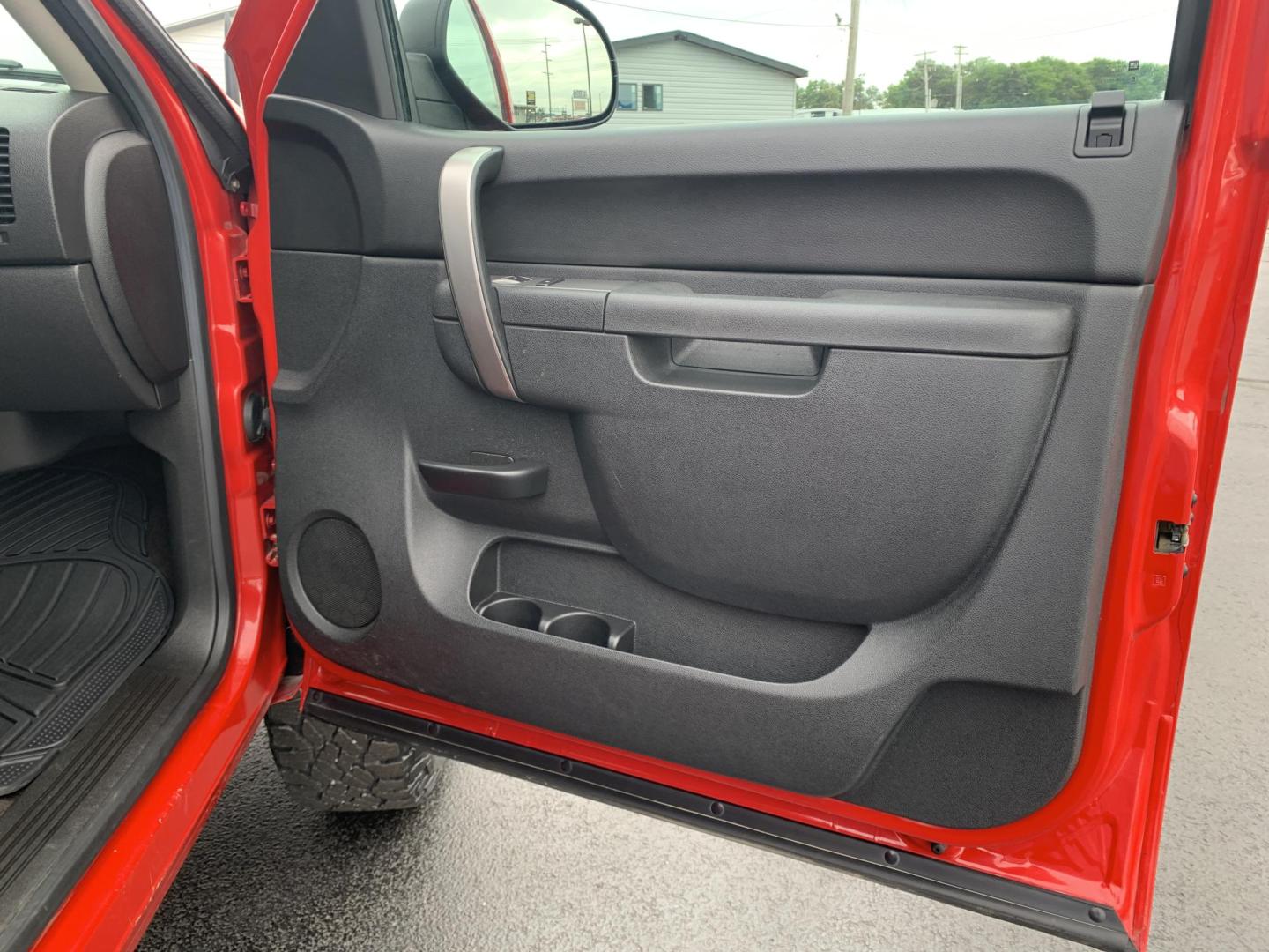 2013 RED /BLACK Chevrolet Silverado 2500HD LT Long Box 4WD (1GC0KXCG2DF) with an 6.0L V8 OHV 16V FFV engine, Automatic transmission, located at 506 S. Kingshighway, Cape Girardeau, MO, 63703, (573) 235-5000, 37.294991, -89.553635 - 2013 Chevrolet Silverado 2500HD LT Long Box 4WD 115,xxx miles 4 wheel drive Cruise Power windows/locks/door We have financing available and we accept trades! Fill out a credit application on our website or come by today! If you have any questions, give us a call at (573) 235-5000 or visit our - Photo#10