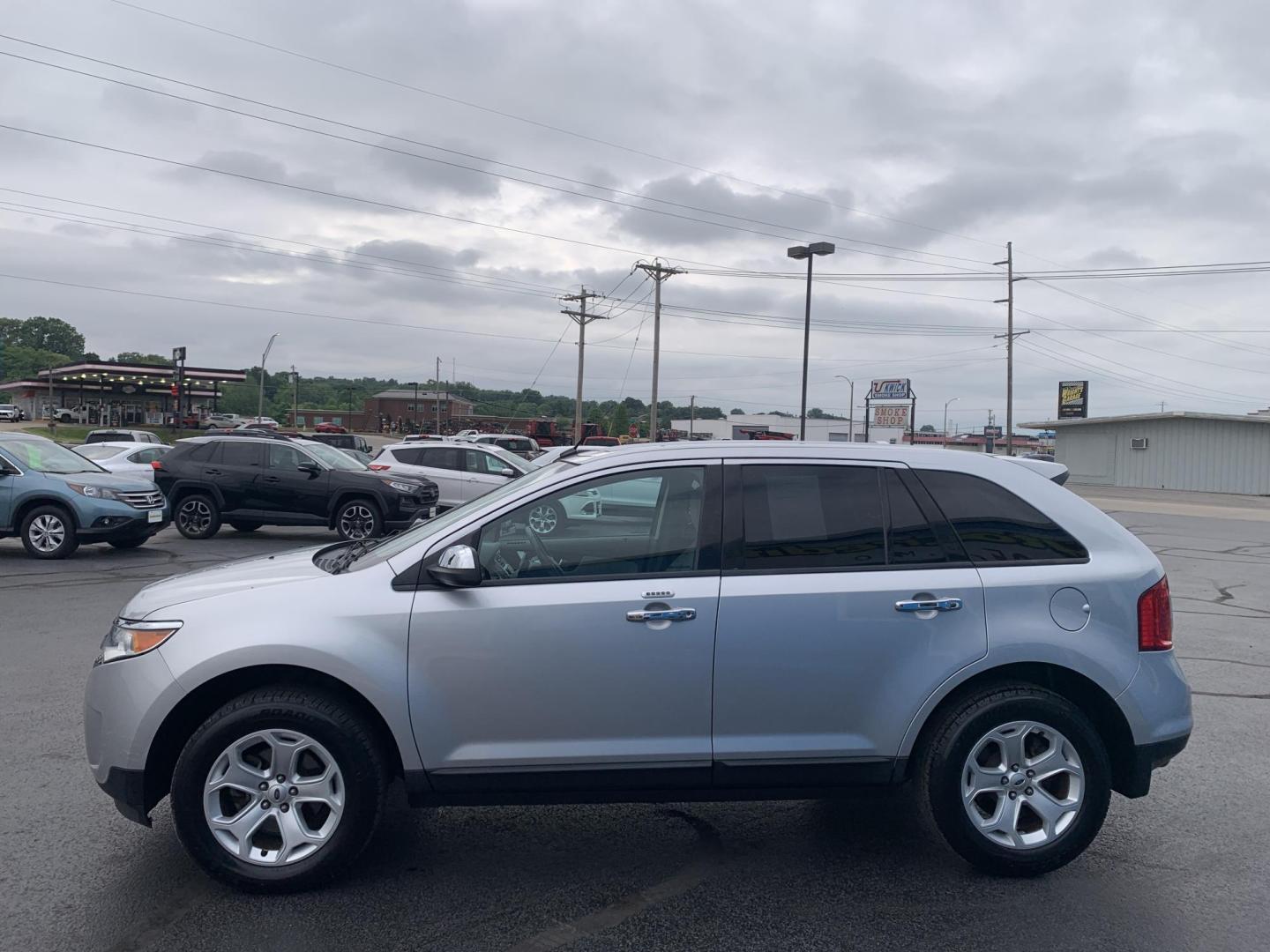 2014 SILVER /TAN Ford Edge SEL FWD (2FMDK3JCXEB) with an 3.5L V6 DOHC 24V engine, Automatic transmission, located at 506 S. Kingshighway, Cape Girardeau, MO, 63703, (573) 235-5000, 37.294991, -89.553635 - 2014 Ford Edge SEL FWD 121,xxx miles Bluetooth Front Wheel Drive Cruise Power Windows/Locks/Mirrors We have financing available and we accept trades! Fill out a credit application on our website or come by today! If you have any questions, give us a call at (573) 235-5000 or visit our website - Photo#4