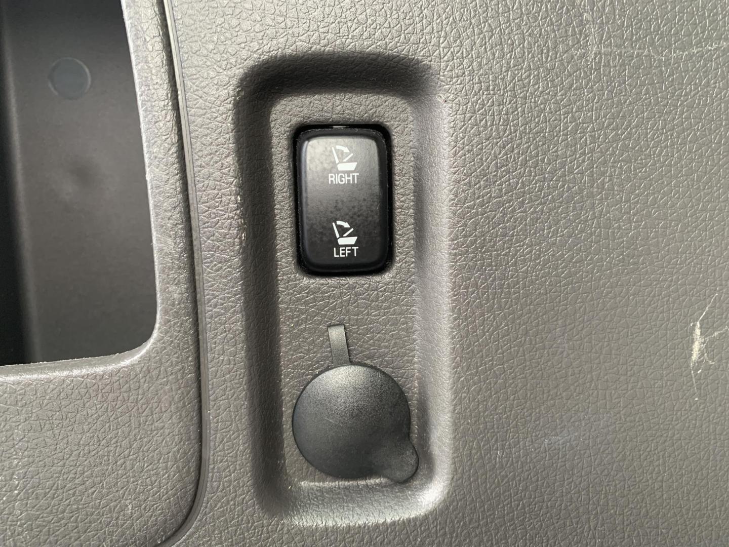 2014 SILVER /TAN Ford Edge SEL FWD (2FMDK3JCXEB) with an 3.5L V6 DOHC 24V engine, Automatic transmission, located at 506 S. Kingshighway, Cape Girardeau, MO, 63703, (573) 235-5000, 37.294991, -89.553635 - 2014 Ford Edge SEL FWD 121,xxx miles Bluetooth Front Wheel Drive Cruise Power Windows/Locks/Mirrors We have financing available and we accept trades! Fill out a credit application on our website or come by today! If you have any questions, give us a call at (573) 235-5000 or visit our website - Photo#8
