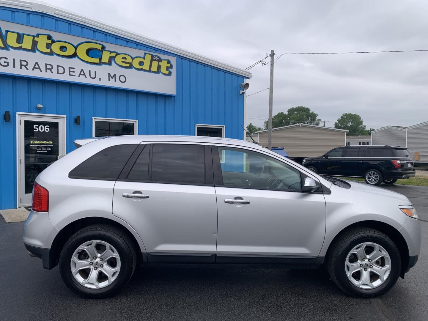2014 SILVER /TAN Ford Edge SEL FWD (2FMDK3JCXEB) with an 3.5L V6 DOHC 24V engine, Automatic transmission, located at 506 S. Kingshighway, Cape Girardeau, MO, 63703, (573) 235-5000, 37.294991, -89.553635 - 2014 Ford Edge SEL FWD 121,xxx miles Bluetooth Front Wheel Drive Cruise Power Windows/Locks/Mirrors We have financing available and we accept trades! Fill out a credit application on our website or come by today! If you have any questions, give us a call at (573) 235-5000 or visit our website - Photo#10