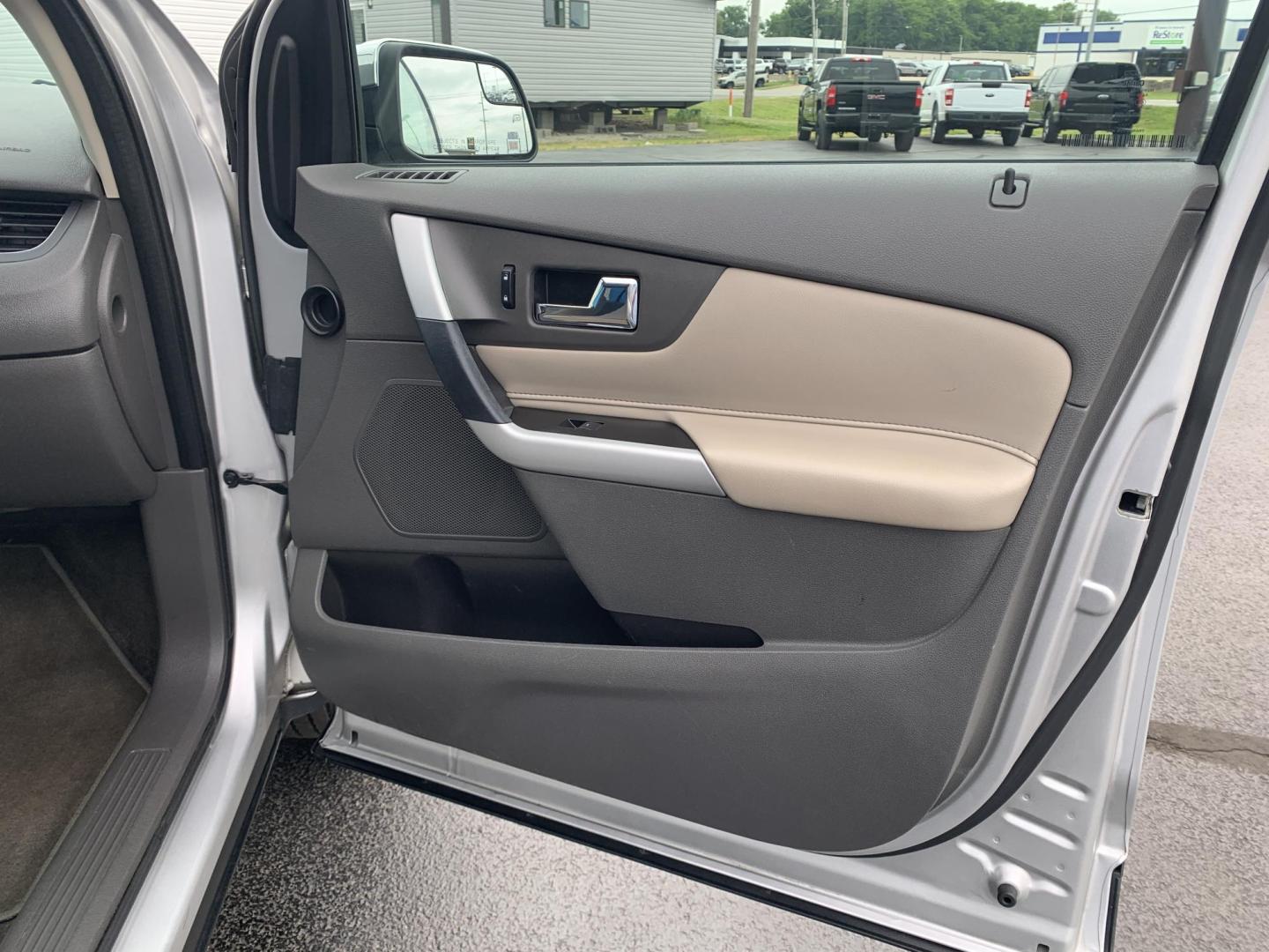2014 SILVER /TAN Ford Edge SEL FWD (2FMDK3JCXEB) with an 3.5L V6 DOHC 24V engine, Automatic transmission, located at 506 S. Kingshighway, Cape Girardeau, MO, 63703, (573) 235-5000, 37.294991, -89.553635 - 2014 Ford Edge SEL FWD 121,xxx miles Bluetooth Front Wheel Drive Cruise Power Windows/Locks/Mirrors We have financing available and we accept trades! Fill out a credit application on our website or come by today! If you have any questions, give us a call at (573) 235-5000 or visit our website - Photo#11