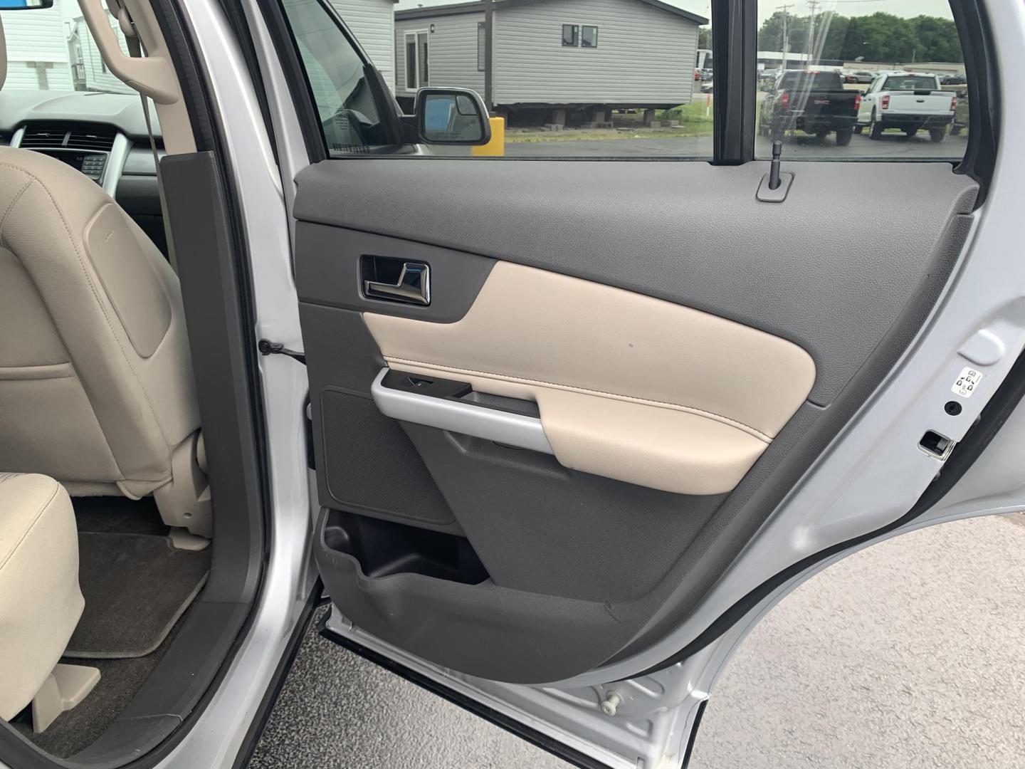 2014 SILVER /TAN Ford Edge SEL FWD (2FMDK3JCXEB) with an 3.5L V6 DOHC 24V engine, Automatic transmission, located at 506 S. Kingshighway, Cape Girardeau, MO, 63703, (573) 235-5000, 37.294991, -89.553635 - 2014 Ford Edge SEL FWD 121,xxx miles Bluetooth Front Wheel Drive Cruise Power Windows/Locks/Mirrors We have financing available and we accept trades! Fill out a credit application on our website or come by today! If you have any questions, give us a call at (573) 235-5000 or visit our website - Photo#13
