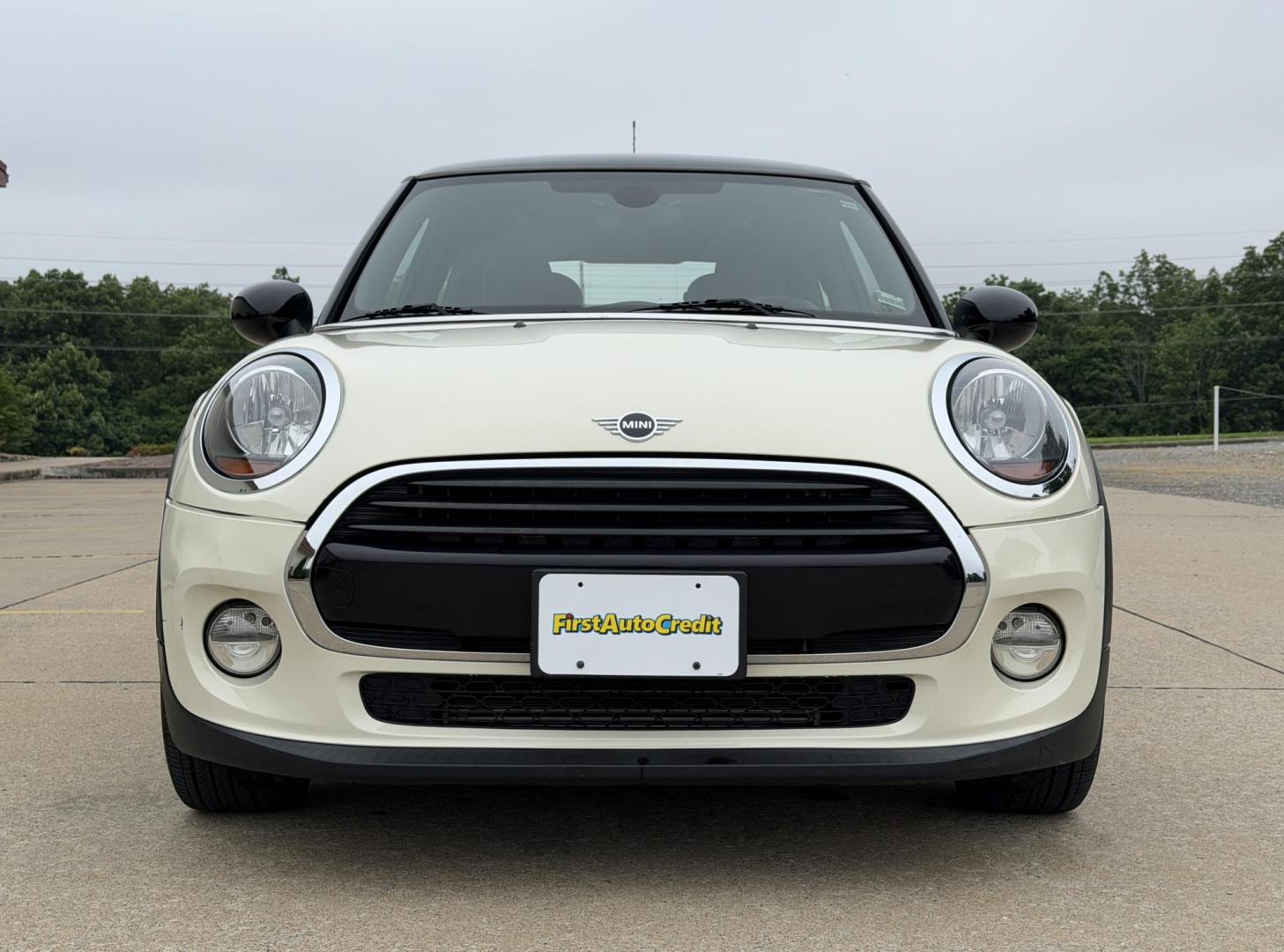 2019 WHITE /Black Mini Cooper Base (WMWXP5C58K2) with an 1.5L 3 Cyl. TURBO engine, Automatic transmission, located at 2990 Old Orchard Rd., Jackson, MO, 63755, 37.354214, -89.612106 - 2019 Mini Cooper 37xxx miles Front Wheel Drive 1.5L 3 Cyl. Automatic Leather Backup Camera Heated Seats Sunroof Bluetooth Cruise Power Windows/Locks/Mirrors We have financing available and we accept trades! Fill out a credit application on our website or come by today! If you have any q - Photo#11