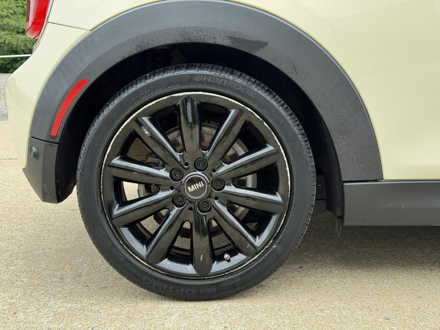2019 WHITE /Black Mini Cooper Base (WMWXP5C58K2) with an 1.5L 3 Cyl. TURBO engine, Automatic transmission, located at 2990 Old Orchard Rd., Jackson, MO, 63755, 37.354214, -89.612106 - 2019 Mini Cooper 37xxx miles Front Wheel Drive 1.5L 3 Cyl. Automatic Leather Backup Camera Heated Seats Sunroof Bluetooth Cruise Power Windows/Locks/Mirrors We have financing available and we accept trades! Fill out a credit application on our website or come by today! If you have any q - Photo#34