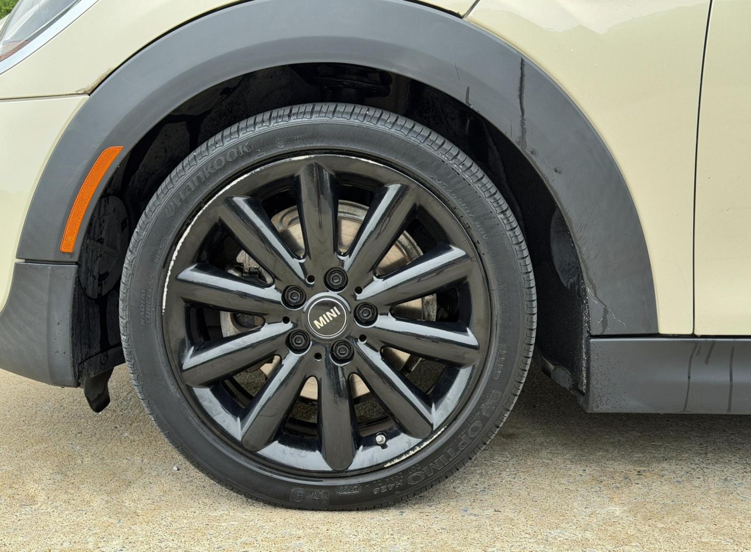 2019 WHITE /Black Mini Cooper Base (WMWXP5C58K2) with an 1.5L 3 Cyl. TURBO engine, Automatic transmission, located at 2990 Old Orchard Rd., Jackson, MO, 63755, 37.354214, -89.612106 - 2019 Mini Cooper 37xxx miles Front Wheel Drive 1.5L 3 Cyl. Automatic Leather Backup Camera Heated Seats Sunroof Bluetooth Cruise Power Windows/Locks/Mirrors We have financing available and we accept trades! Fill out a credit application on our website or come by today! If you have any q - Photo#32