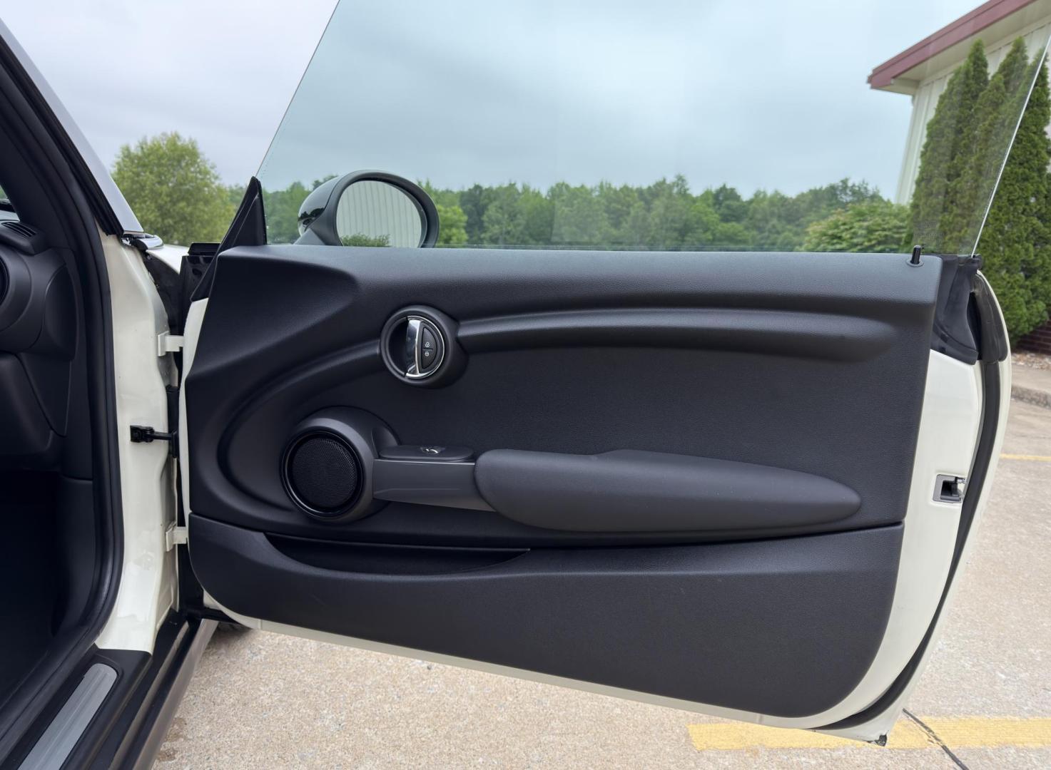 2019 WHITE /Black Mini Cooper Base (WMWXP5C58K2) with an 1.5L 3 Cyl. TURBO engine, Automatic transmission, located at 2990 Old Orchard Rd., Jackson, MO, 63755, 37.354214, -89.612106 - 2019 Mini Cooper 37xxx miles Front Wheel Drive 1.5L 3 Cyl. Automatic Leather Backup Camera Heated Seats Sunroof Bluetooth Cruise Power Windows/Locks/Mirrors We have financing available and we accept trades! Fill out a credit application on our website or come by today! If you have any q - Photo#14