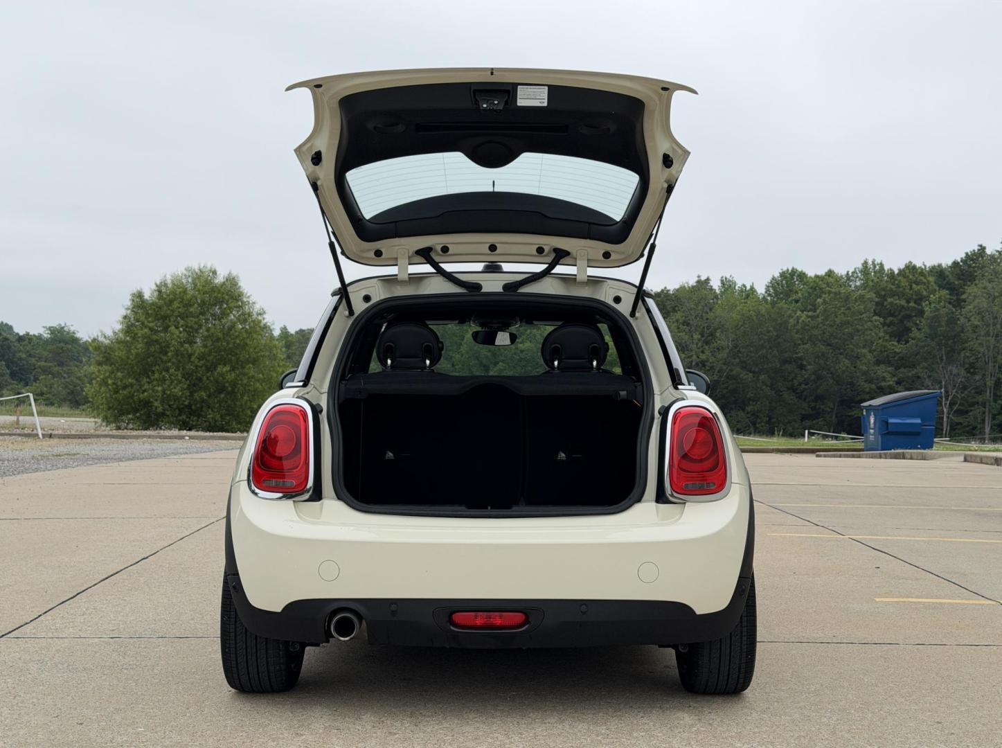 2019 WHITE /Black Mini Cooper Base (WMWXP5C58K2) with an 1.5L 3 Cyl. TURBO engine, Automatic transmission, located at 2990 Old Orchard Rd., Jackson, MO, 63755, 37.354214, -89.612106 - 2019 Mini Cooper 37xxx miles Front Wheel Drive 1.5L 3 Cyl. Automatic Leather Backup Camera Heated Seats Sunroof Bluetooth Cruise Power Windows/Locks/Mirrors We have financing available and we accept trades! Fill out a credit application on our website or come by today! If you have any q - Photo#17