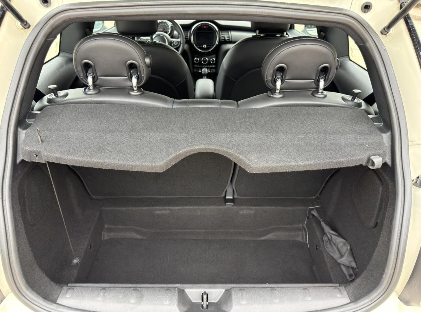 2019 WHITE /Black Mini Cooper Base (WMWXP5C58K2) with an 1.5L 3 Cyl. TURBO engine, Automatic transmission, located at 2990 Old Orchard Rd., Jackson, MO, 63755, 37.354214, -89.612106 - 2019 Mini Cooper 37xxx miles Front Wheel Drive 1.5L 3 Cyl. Automatic Leather Backup Camera Heated Seats Sunroof Bluetooth Cruise Power Windows/Locks/Mirrors We have financing available and we accept trades! Fill out a credit application on our website or come by today! If you have any q - Photo#18