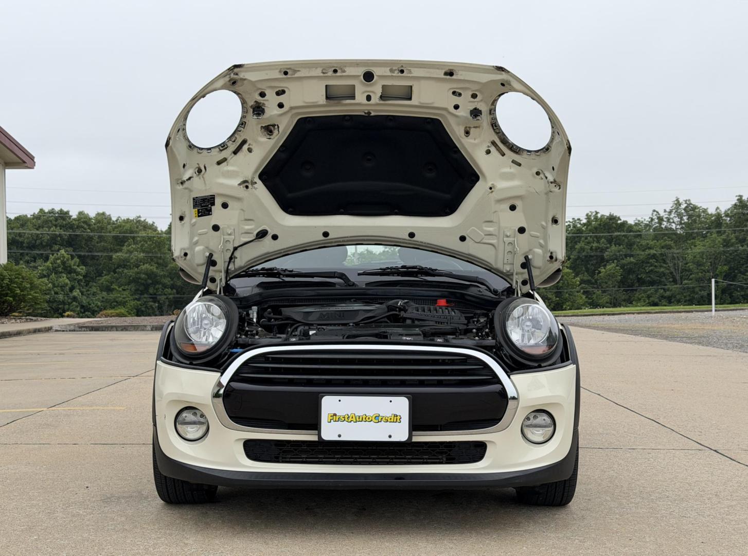 2019 WHITE /Black Mini Cooper Base (WMWXP5C58K2) with an 1.5L 3 Cyl. TURBO engine, Automatic transmission, located at 2990 Old Orchard Rd., Jackson, MO, 63755, 37.354214, -89.612106 - 2019 Mini Cooper 37xxx miles Front Wheel Drive 1.5L 3 Cyl. Automatic Leather Backup Camera Heated Seats Sunroof Bluetooth Cruise Power Windows/Locks/Mirrors We have financing available and we accept trades! Fill out a credit application on our website or come by today! If you have any q - Photo#29