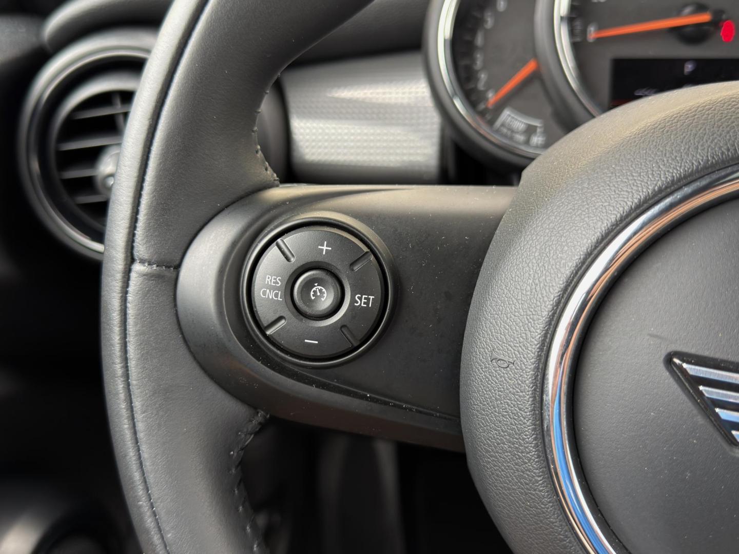 2019 WHITE /Black Mini Cooper Base (WMWXP5C58K2) with an 1.5L 3 Cyl. TURBO engine, Automatic transmission, located at 2990 Old Orchard Rd., Jackson, MO, 63755, 37.354214, -89.612106 - 2019 Mini Cooper 37xxx miles Front Wheel Drive 1.5L 3 Cyl. Automatic Leather Backup Camera Heated Seats Sunroof Bluetooth Cruise Power Windows/Locks/Mirrors We have financing available and we accept trades! Fill out a credit application on our website or come by today! If you have any q - Photo#19