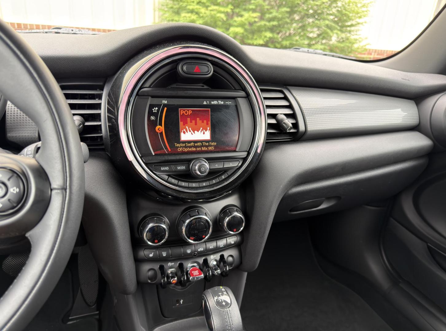 2019 WHITE /Black Mini Cooper Base (WMWXP5C58K2) with an 1.5L 3 Cyl. TURBO engine, Automatic transmission, located at 2990 Old Orchard Rd., Jackson, MO, 63755, 37.354214, -89.612106 - 2019 Mini Cooper 37xxx miles Front Wheel Drive 1.5L 3 Cyl. Automatic Leather Backup Camera Heated Seats Sunroof Bluetooth Cruise Power Windows/Locks/Mirrors We have financing available and we accept trades! Fill out a credit application on our website or come by today! If you have any q - Photo#22