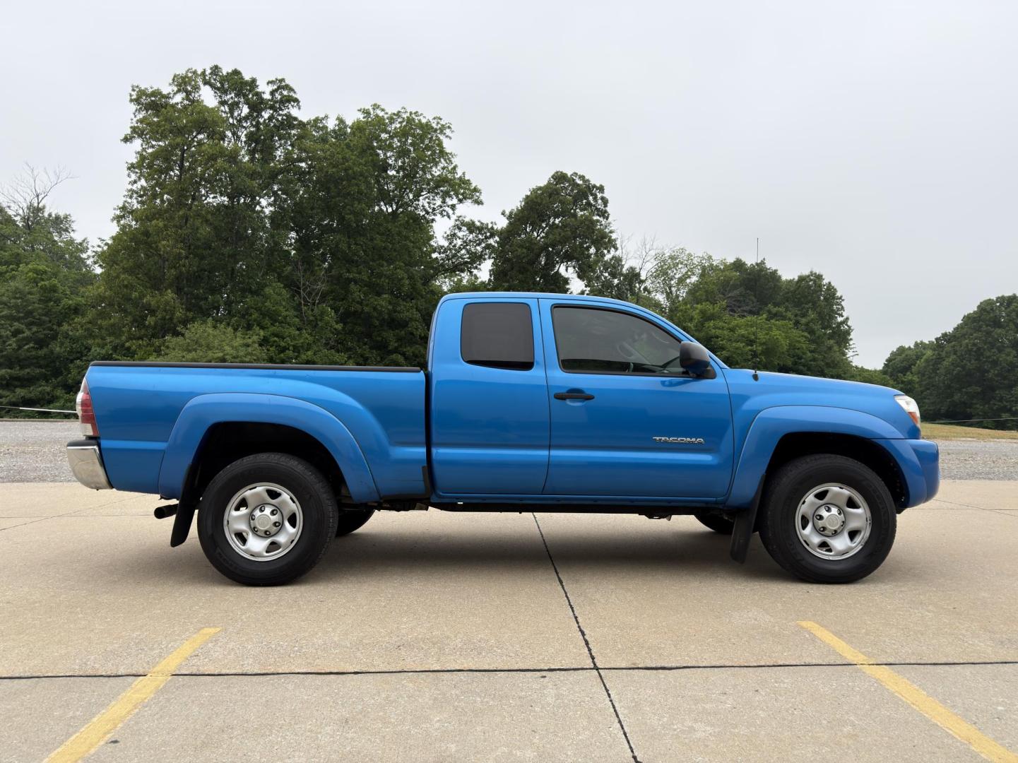 2010 BLUE /Gray Toyota Tacoma PreRunner Access Cab 2WD (5TETX4GN1AZ) with an 2.7L 4 Cyl. engine, Manual transmission, located at 2990 Old Orchard Rd., Jackson, MO, 63755, 37.354214, -89.612106 - 2010 Toyota Tacoma PreRunner 131xxx miles Rear Wheel Drive 2.7L 4 Cyl. 5-Speed Manual Backup Camera Cruise Power Windows/Locks/Mirrors We have financing available and we accept trades! Fill out a credit application on our website or come by today! If you have any questions, give us a call a - Photo#5
