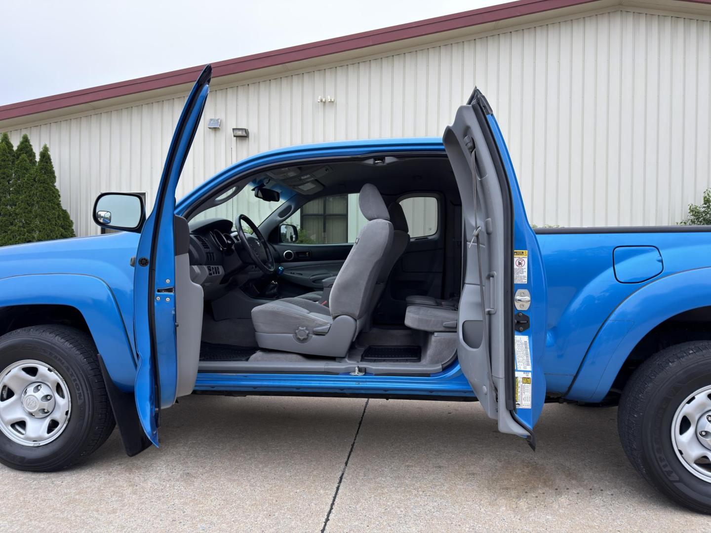2010 BLUE /Gray Toyota Tacoma PreRunner Access Cab 2WD (5TETX4GN1AZ) with an 2.7L 4 Cyl. engine, Manual transmission, located at 2990 Old Orchard Rd., Jackson, MO, 63755, 37.354214, -89.612106 - 2010 Toyota Tacoma PreRunner 131xxx miles Rear Wheel Drive 2.7L 4 Cyl. 5-Speed Manual Backup Camera Cruise Power Windows/Locks/Mirrors We have financing available and we accept trades! Fill out a credit application on our website or come by today! If you have any questions, give us a call a - Photo#15