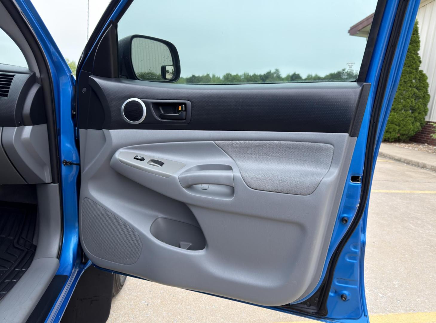 2010 BLUE /Gray Toyota Tacoma PreRunner Access Cab 2WD (5TETX4GN1AZ) with an 2.7L 4 Cyl. engine, Manual transmission, located at 2990 Old Orchard Rd., Jackson, MO, 63755, 37.354214, -89.612106 - 2010 Toyota Tacoma PreRunner 131xxx miles Rear Wheel Drive 2.7L 4 Cyl. 5-Speed Manual Backup Camera Cruise Power Windows/Locks/Mirrors We have financing available and we accept trades! Fill out a credit application on our website or come by today! If you have any questions, give us a call a - Photo#12
