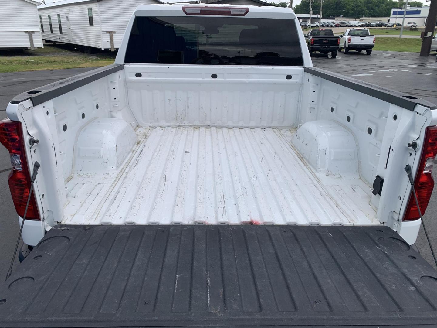 2024 WHITE /BLACK Chevrolet Silverado 1500 Trail Boss Custom Crew Cab 4WD (3GCUDCE84RG) with an 3.0L V6 DOHC 24V DIESEL TURBO engine, Automatic transmission, located at 506 S. Kingshighway, Cape Girardeau, MO, 63703, (573) 235-5000, 37.294991, -89.553635 - 2024 Chevrolet Silverado 1500 Trail Boss Custom Crew Cab 4WD 69,xxx miles One Owner Diesel 4 wheel drive Apple CarPlay Backup Camera Cruise Bluetooth Cloth Seats Power Windows/Locks/Mirrors Keyless Entry Remote Start We have financing available and we accept trades! Fill out a credit - Photo#7