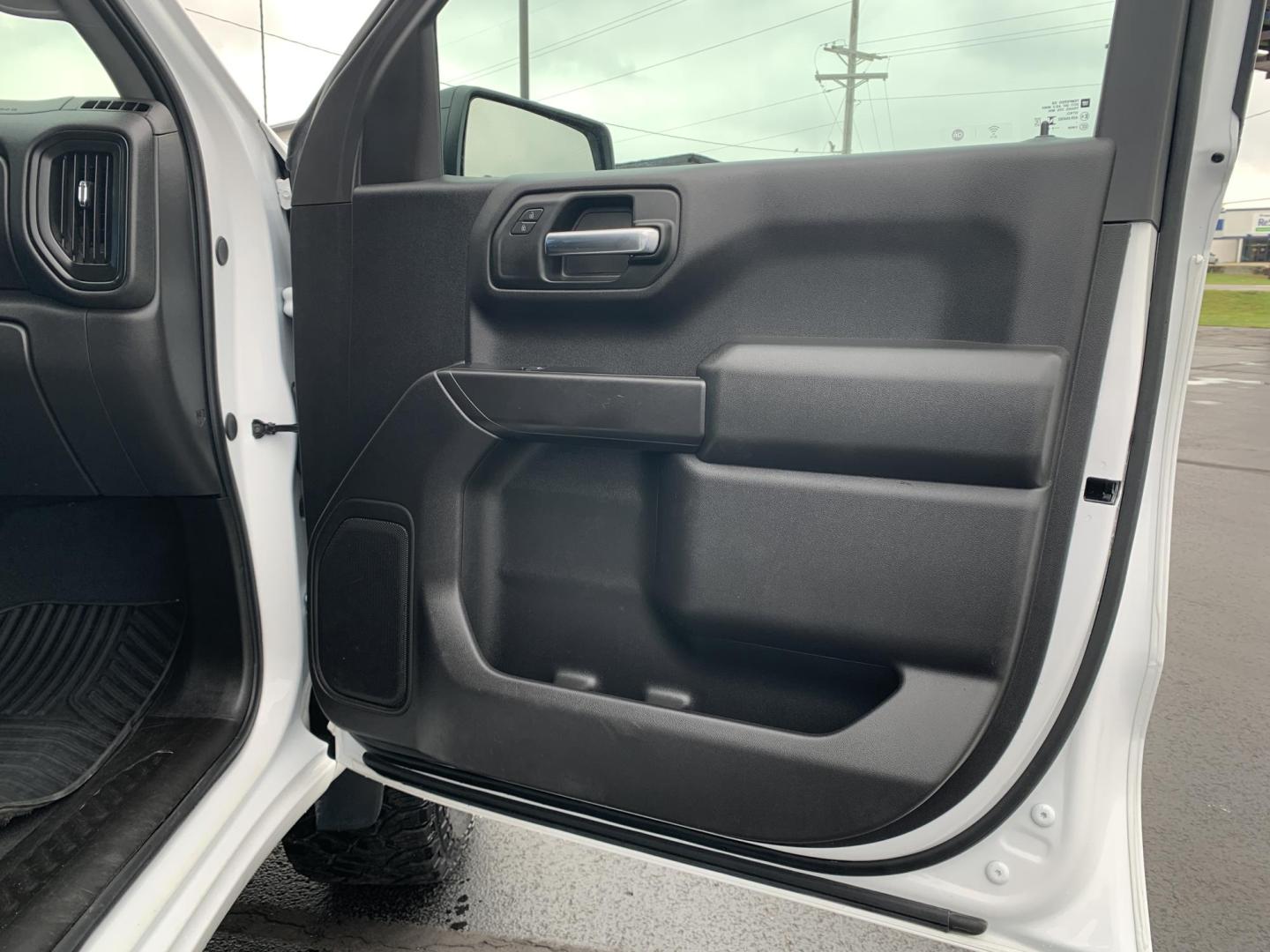 2024 WHITE /BLACK Chevrolet Silverado 1500 Trail Boss Custom Crew Cab 4WD (3GCUDCE84RG) with an 3.0L V6 DOHC 24V DIESEL TURBO engine, Automatic transmission, located at 506 S. Kingshighway, Cape Girardeau, MO, 63703, (573) 235-5000, 37.294991, -89.553635 - 2024 Chevrolet Silverado 1500 Trail Boss Custom Crew Cab 4WD 69,xxx miles One Owner Diesel 4 wheel drive Apple CarPlay Backup Camera Cruise Bluetooth Cloth Seats Power Windows/Locks/Mirrors Keyless Entry Remote Start We have financing available and we accept trades! Fill out a credit - Photo#10