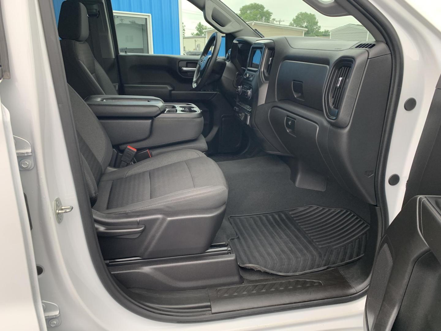 2024 WHITE /BLACK Chevrolet Silverado 1500 Trail Boss Custom Crew Cab 4WD (3GCUDCE84RG) with an 3.0L V6 DOHC 24V DIESEL TURBO engine, Automatic transmission, located at 506 S. Kingshighway, Cape Girardeau, MO, 63703, (573) 235-5000, 37.294991, -89.553635 - 2024 Chevrolet Silverado 1500 Trail Boss Custom Crew Cab 4WD 69,xxx miles One Owner Diesel 4 wheel drive Apple CarPlay Backup Camera Cruise Bluetooth Cloth Seats Power Windows/Locks/Mirrors Keyless Entry Remote Start We have financing available and we accept trades! Fill out a credit - Photo#11