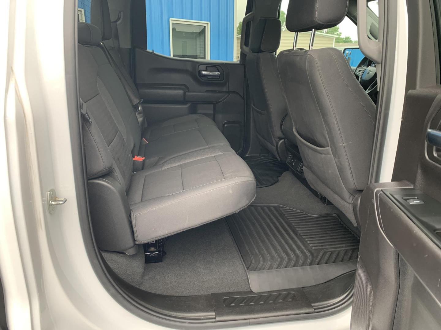 2024 WHITE /BLACK Chevrolet Silverado 1500 Trail Boss Custom Crew Cab 4WD (3GCUDCE84RG) with an 3.0L V6 DOHC 24V DIESEL TURBO engine, Automatic transmission, located at 506 S. Kingshighway, Cape Girardeau, MO, 63703, (573) 235-5000, 37.294991, -89.553635 - 2024 Chevrolet Silverado 1500 Trail Boss Custom Crew Cab 4WD 69,xxx miles One Owner Diesel 4 wheel drive Apple CarPlay Backup Camera Cruise Bluetooth Cloth Seats Power Windows/Locks/Mirrors Keyless Entry Remote Start We have financing available and we accept trades! Fill out a credit - Photo#13