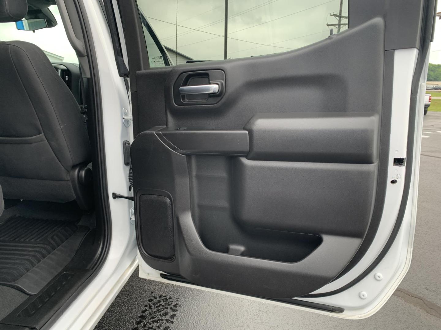2024 WHITE /BLACK Chevrolet Silverado 1500 Trail Boss Custom Crew Cab 4WD (3GCUDCE84RG) with an 3.0L V6 DOHC 24V DIESEL TURBO engine, Automatic transmission, located at 506 S. Kingshighway, Cape Girardeau, MO, 63703, (573) 235-5000, 37.294991, -89.553635 - 2024 Chevrolet Silverado 1500 Trail Boss Custom Crew Cab 4WD 69,xxx miles One Owner Diesel 4 wheel drive Apple CarPlay Backup Camera Cruise Bluetooth Cloth Seats Power Windows/Locks/Mirrors Keyless Entry Remote Start We have financing available and we accept trades! Fill out a credit - Photo#12