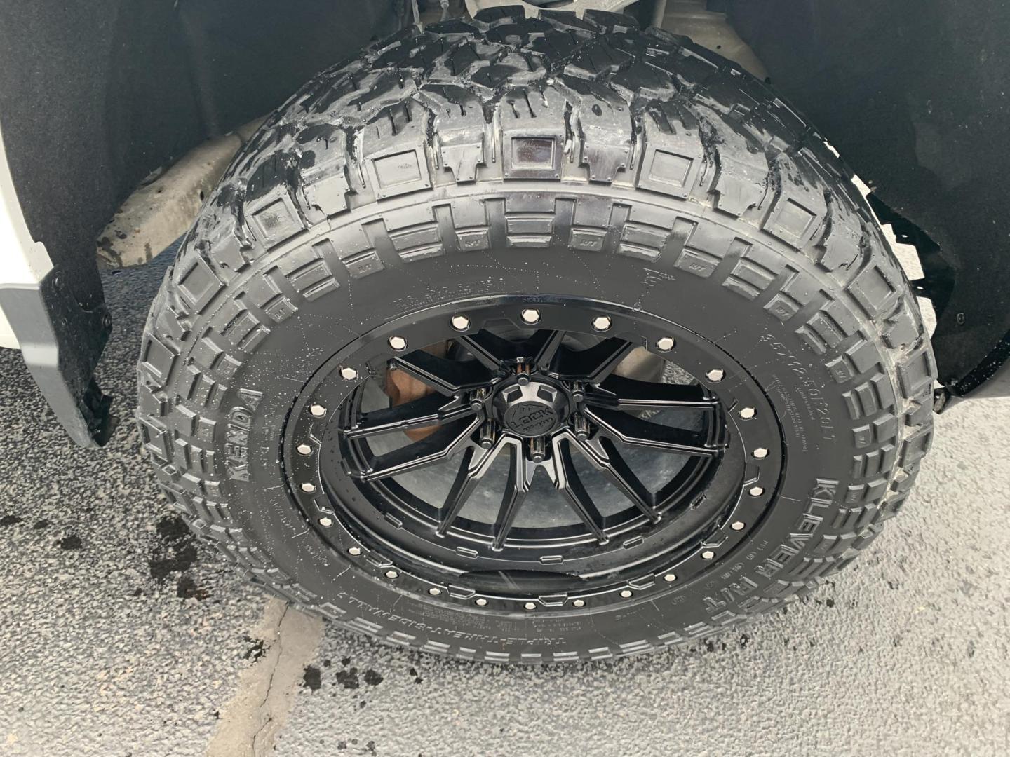 2024 WHITE /BLACK Chevrolet Silverado 1500 Trail Boss Custom Crew Cab 4WD (3GCUDCE84RG) with an 3.0L V6 DOHC 24V DIESEL TURBO engine, Automatic transmission, located at 506 S. Kingshighway, Cape Girardeau, MO, 63703, (573) 235-5000, 37.294991, -89.553635 - 2024 Chevrolet Silverado 1500 Trail Boss Custom Crew Cab 4WD 69,xxx miles One Owner Diesel 4 wheel drive Apple CarPlay Backup Camera Cruise Bluetooth Cloth Seats Power Windows/Locks/Mirrors Keyless Entry Remote Start We have financing available and we accept trades! Fill out a credit - Photo#30