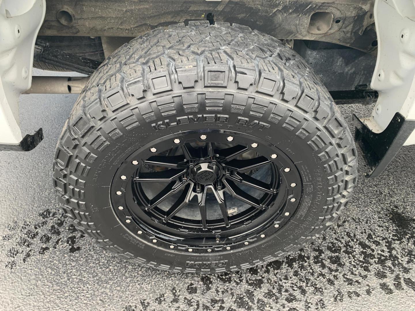 2024 WHITE /BLACK Chevrolet Silverado 1500 Trail Boss Custom Crew Cab 4WD (3GCUDCE84RG) with an 3.0L V6 DOHC 24V DIESEL TURBO engine, Automatic transmission, located at 506 S. Kingshighway, Cape Girardeau, MO, 63703, (573) 235-5000, 37.294991, -89.553635 - 2024 Chevrolet Silverado 1500 Trail Boss Custom Crew Cab 4WD 69,xxx miles One Owner Diesel 4 wheel drive Apple CarPlay Backup Camera Cruise Bluetooth Cloth Seats Power Windows/Locks/Mirrors Keyless Entry Remote Start We have financing available and we accept trades! Fill out a credit - Photo#31
